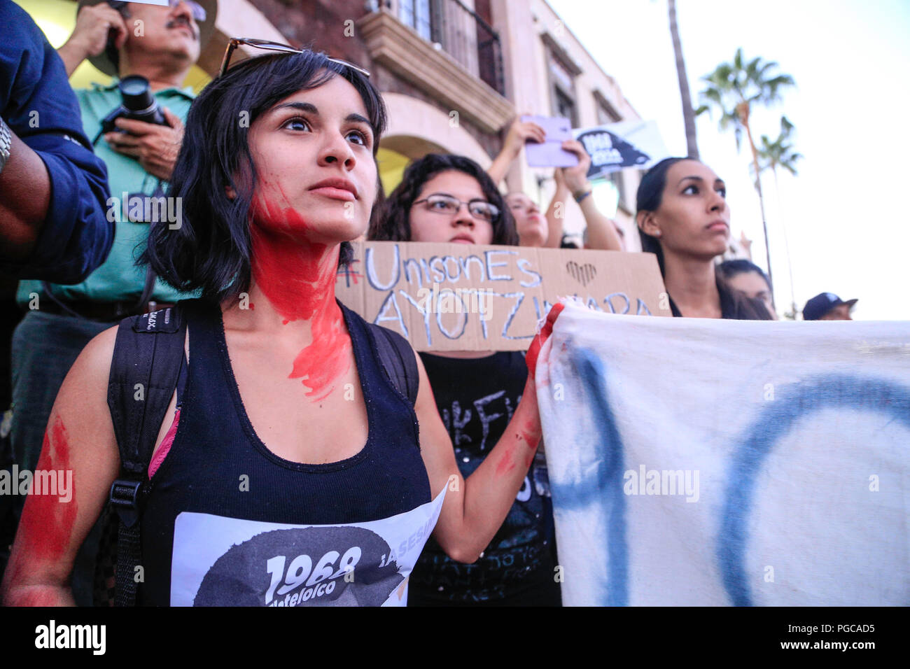 Des milliers d'étudiants de l'Université de Sonora ont marché sur le campus de l'Université pour exiger la justice dans le cas de 43 étudiants de Ayotzinapa manquant, Guer Banque D'Images