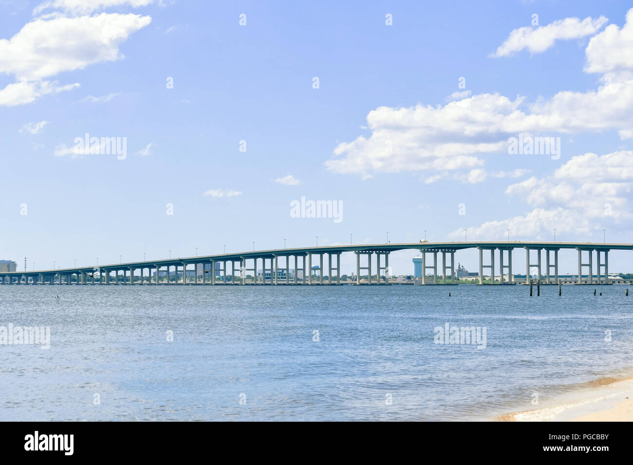 Pont reliant la baie de Biloxi Ocean Springs et Biloxi, Mississippi Banque D'Images