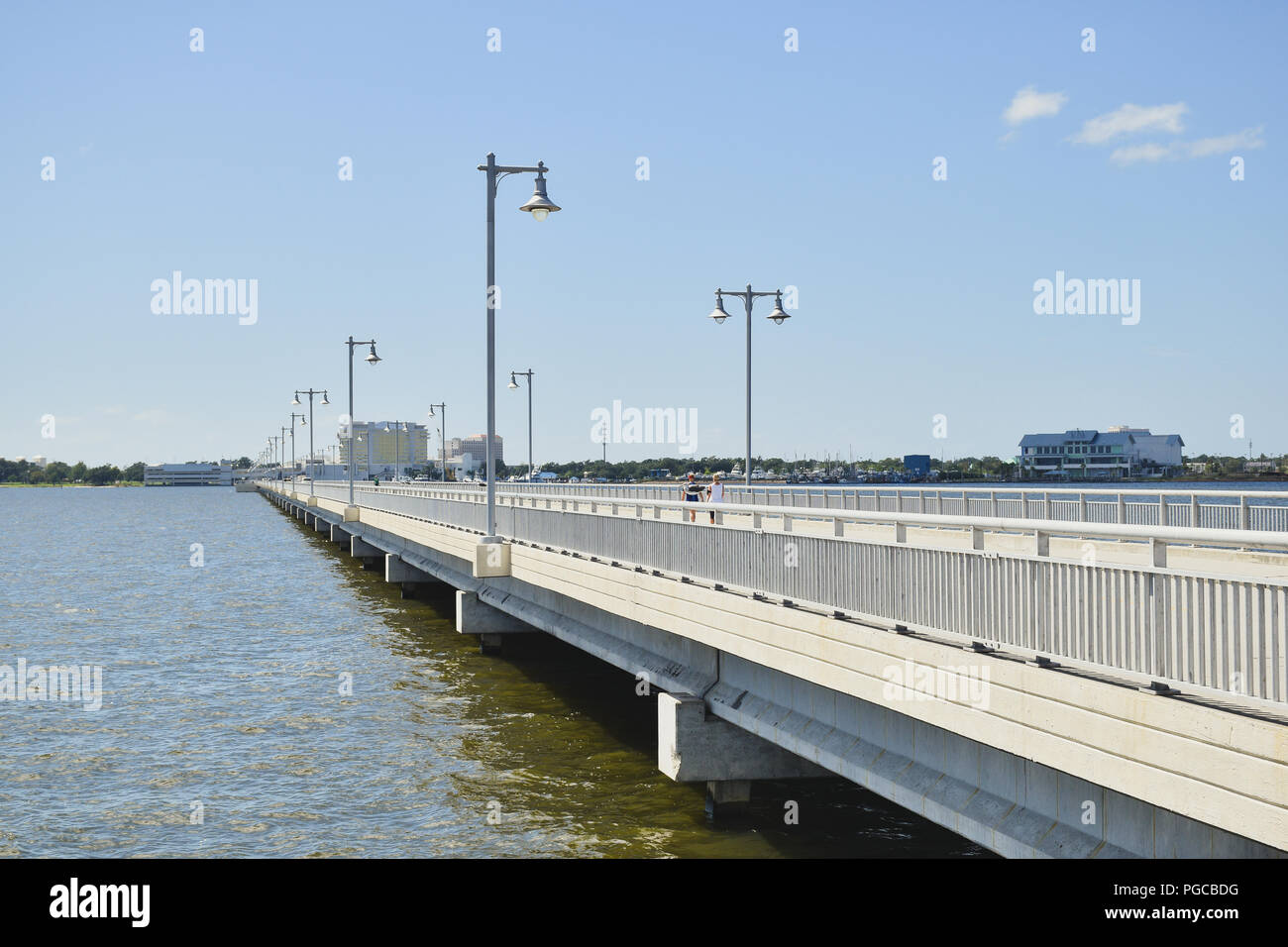 Pont reliant la baie de Biloxi Ocean Springs et Biloxi, Mississippi Banque D'Images