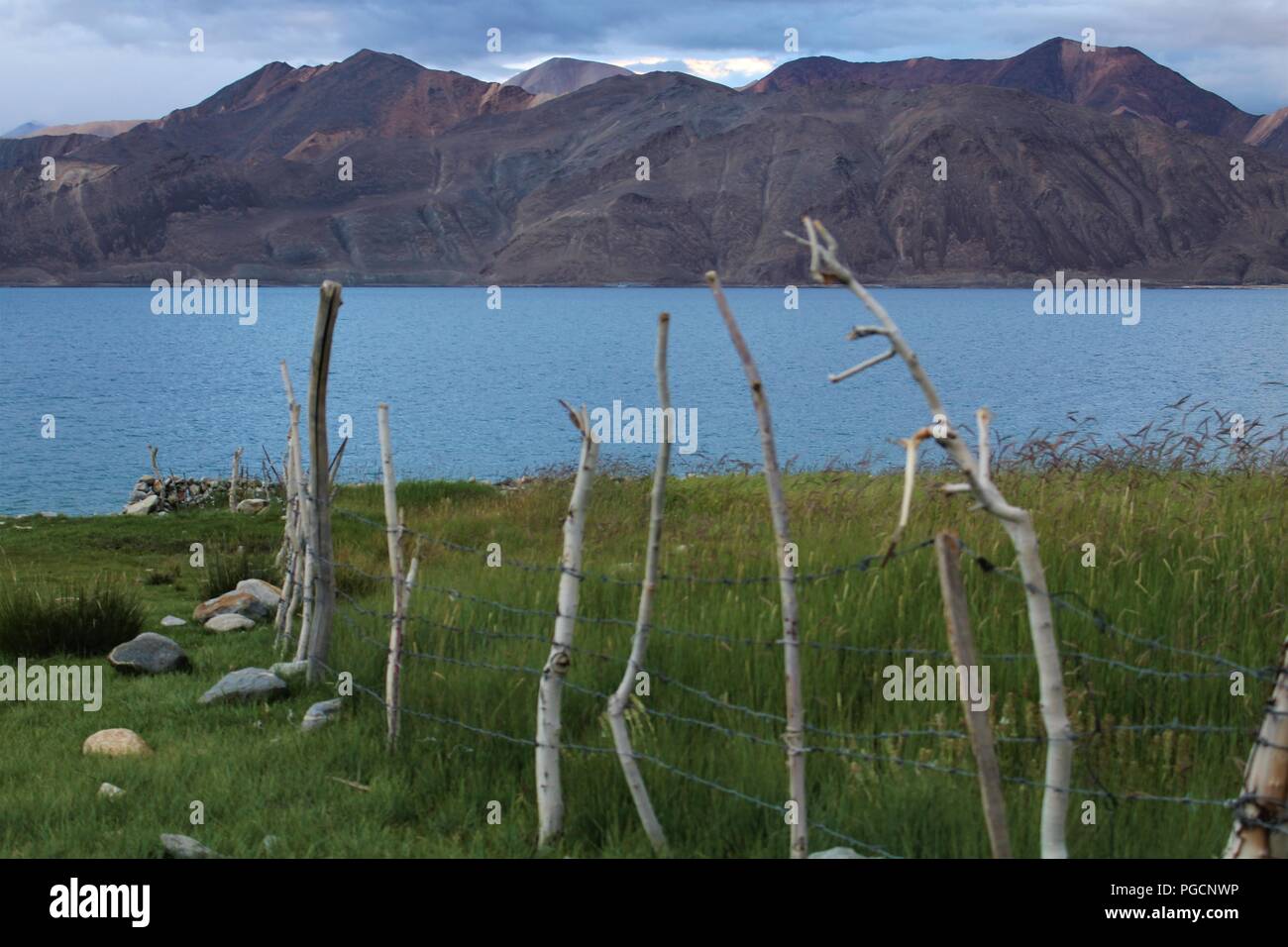 Les humains ont toujours tendance à marquer il y a des limites avec quelque chose. Photographie est bien placée pour mettre en lumière les limites de la Nature. Banque D'Images