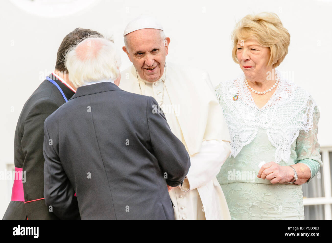 Dublin, Irlande. 25/08/2018 - Pape François est accueilli à l'Irlande par le Président irlandais, Michael D. Higgins, et son épouse Sabine, à l'Aras Une Uachtarain (résidence officielle du président). Banque D'Images