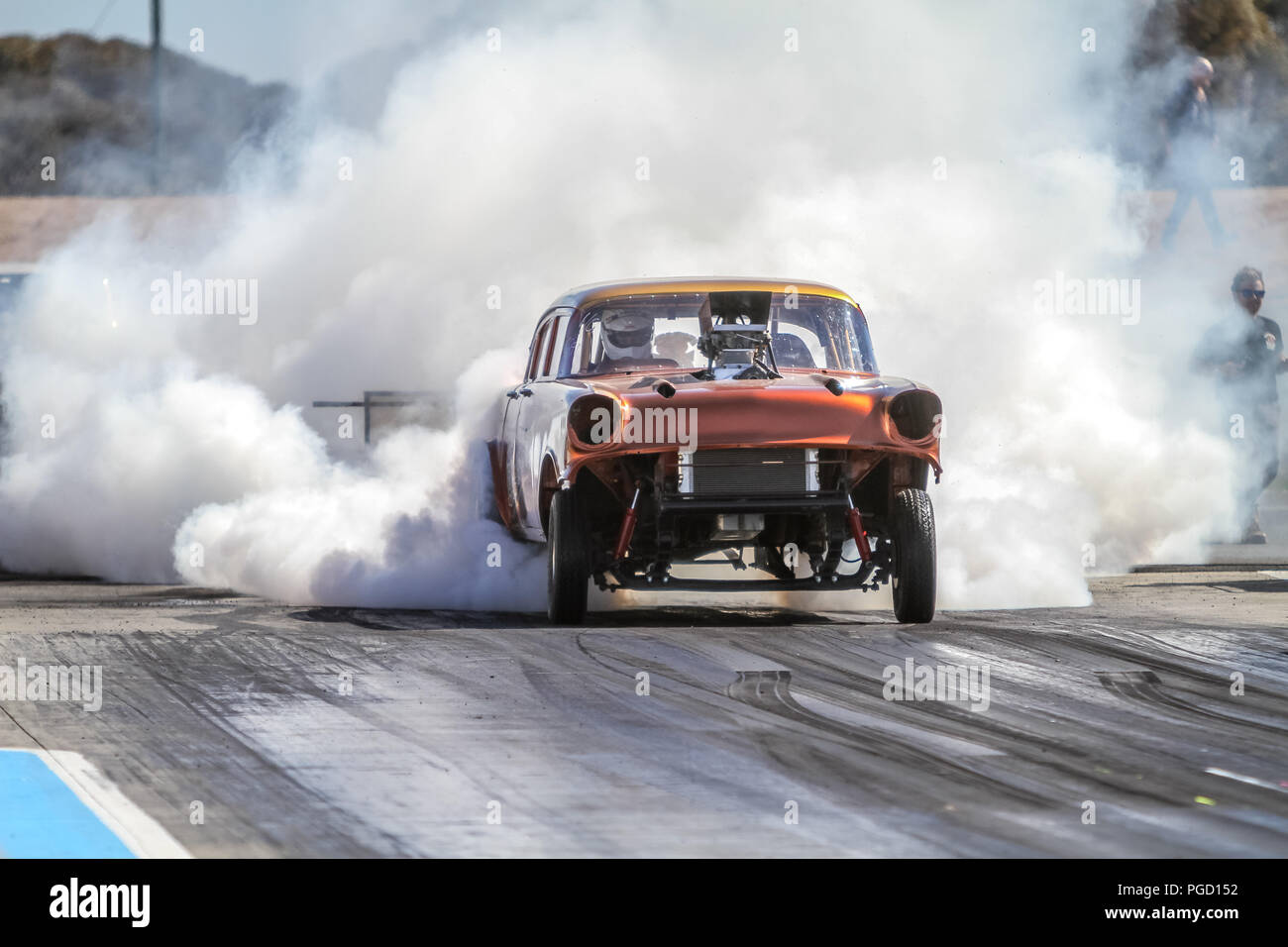 Mildura, Victoria, Australie. 25 août 2018. Steve Costa au volant de son 57 chev avec un 540 chev moteur pendant le gaz Vintage Support. Credit : brett keating/Alamy Live News Banque D'Images