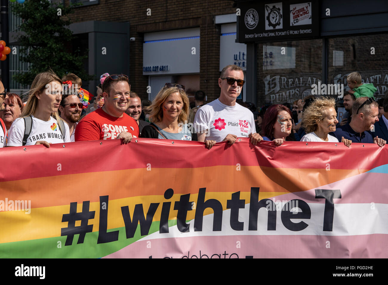 Cardiff, Pays de Galles, le 25 août 2018 marcheurs : participer à l'assemblée annuelle Pride Parade Cymru à Cardiff au Pays de Galles le 25 août 2018 ©Daniel Damaschin Crédit : Daniel Damaschin/Alamy Live News Banque D'Images