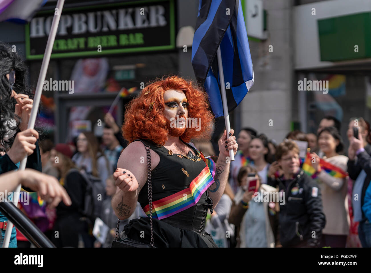 Cardiff, Pays de Galles, le 25 août 2018 : drag queen participe au défilé annuel de la fierté Cymru à Cardiff au Pays de Galles le 25 août 2018 ©Daniel Damaschin Crédit : Daniel Damaschin/Alamy Live News Banque D'Images