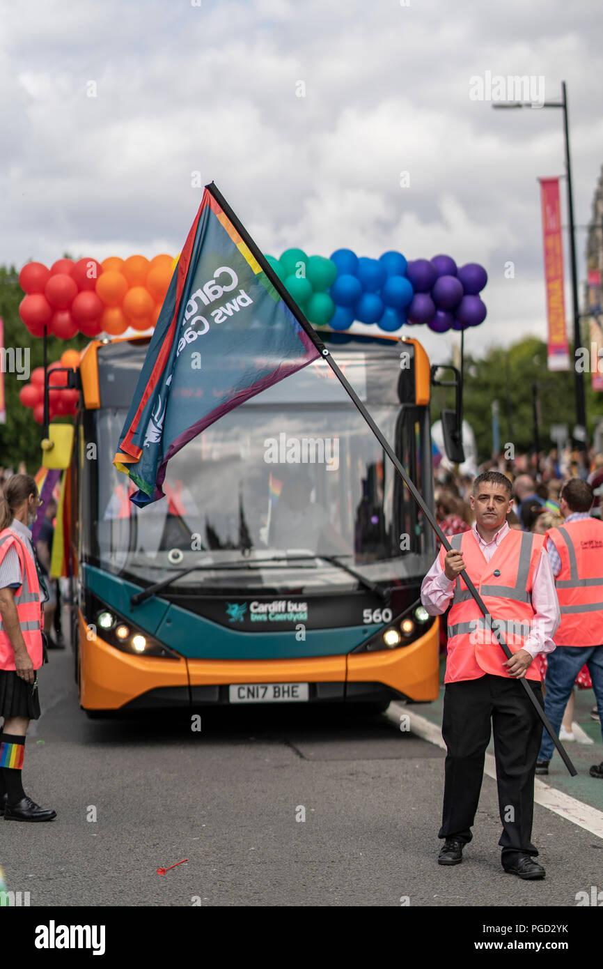 Cardiff, Pays de Galles, le 25 août 2018 marcheurs : participer à l'assemblée annuelle Pride Parade Cymru à Cardiff au Pays de Galles le 25 août 2018 ©Daniel Damaschin Crédit : Daniel Damaschin/Alamy Live News Banque D'Images