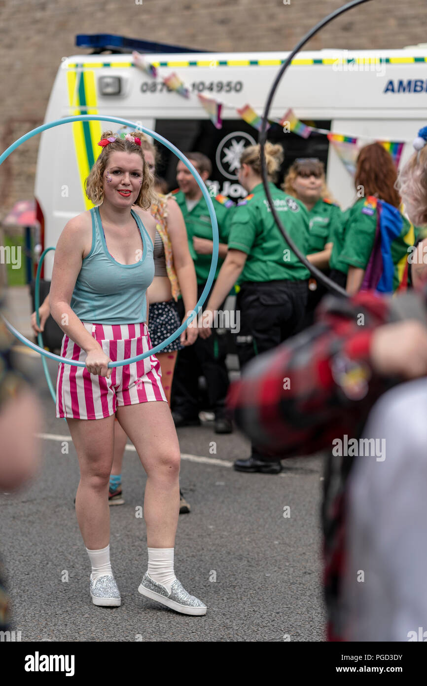 Cardiff, Pays de Galles, le 25 août 2018 marcheurs : participer à l'assemblée annuelle Pride Parade Cymru à Cardiff au Pays de Galles le 25 août 2018 Crédit : Daniel Damaschin/Alamy Live News Banque D'Images