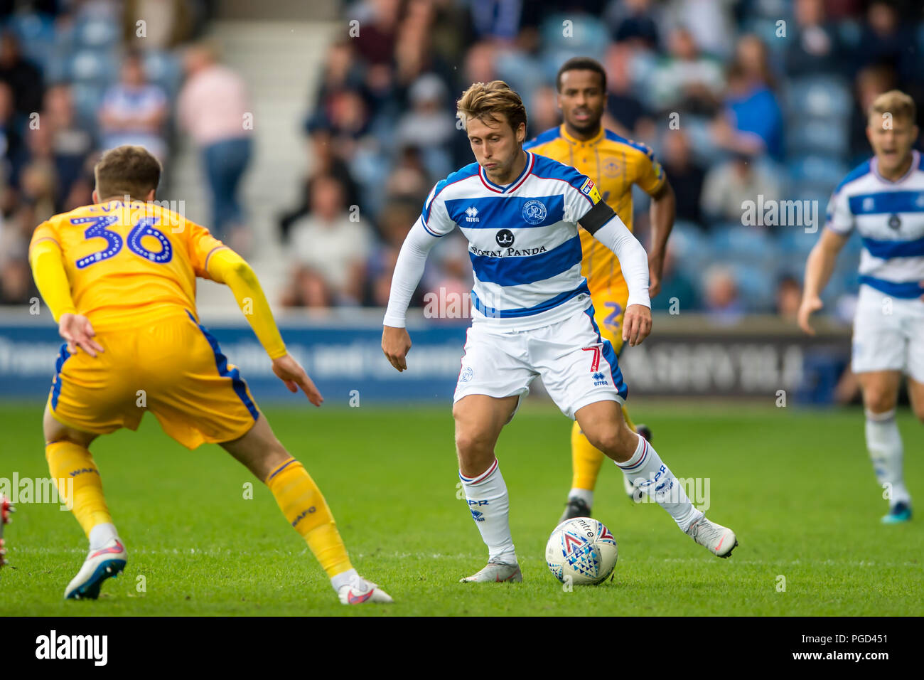 Londres, Royaume-Uni. 25 août 2018. Luke Freeman de Queens Park Rangers pendant le match de championnat EFL Sky Bet entre les Queens Park Rangers et Wigan Athletic au Loftus Road Stadium, Londres, Angleterre le 25 août 2018. Credit : THX Images/Alamy Live News Banque D'Images