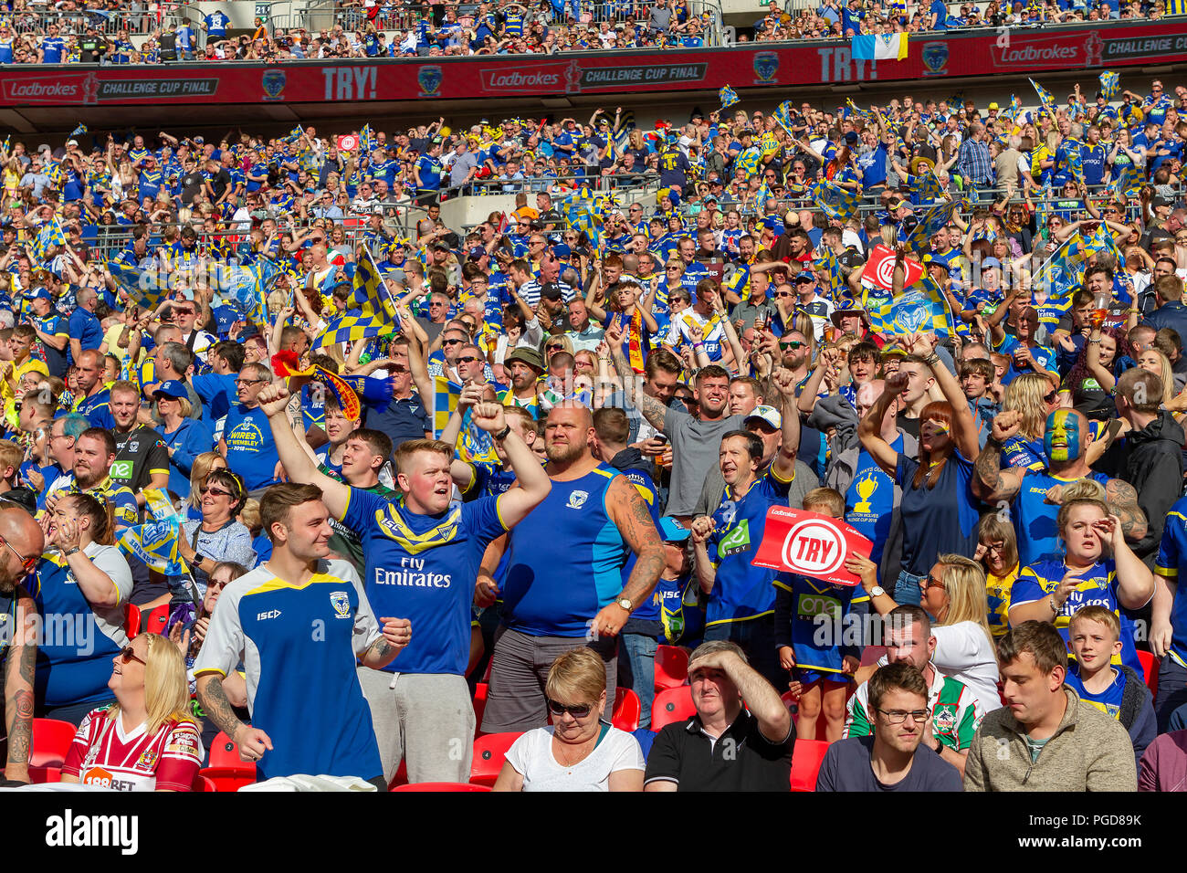 Londres, Royaume-Uni. Août 25, 2018. Samedi 25 août 2018 - La 117e édition de la Coupe du Défi de Ladbrokes finale de ligue de rugby au stade de Wembley entre Warrington Wolves (le fil) et les Dragons catalans. Les deux équipes jouent dans la Super League Crédit : John Hopkins/Alamy Live News Banque D'Images