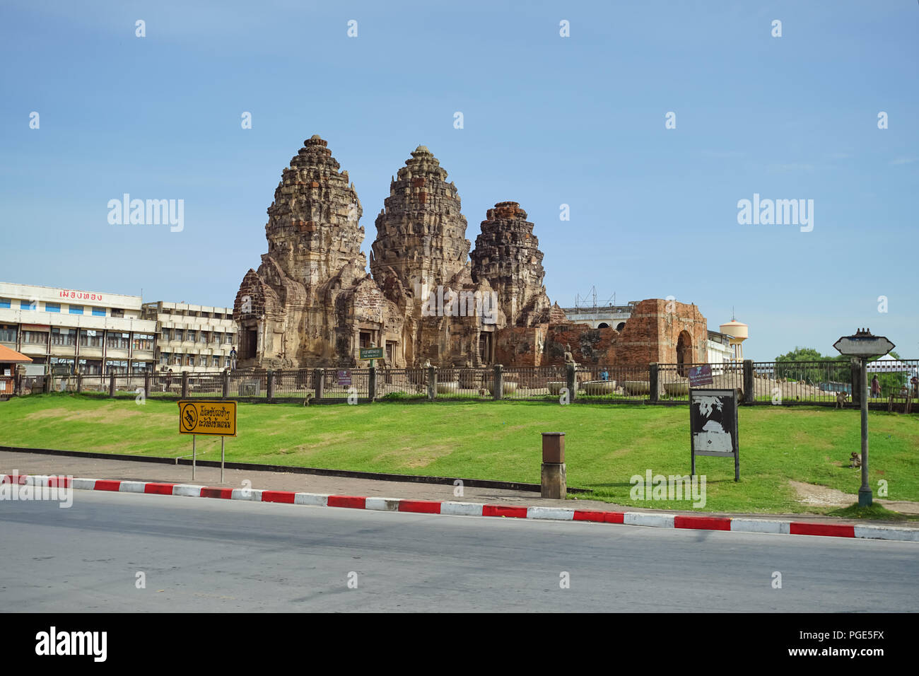 Lopburi, Thaïlande - 7 juillet 2018 : Phra Prang Sam Yod est l'ancien temple centré dans la province de Lopburi, Thaïlande. Banque D'Images