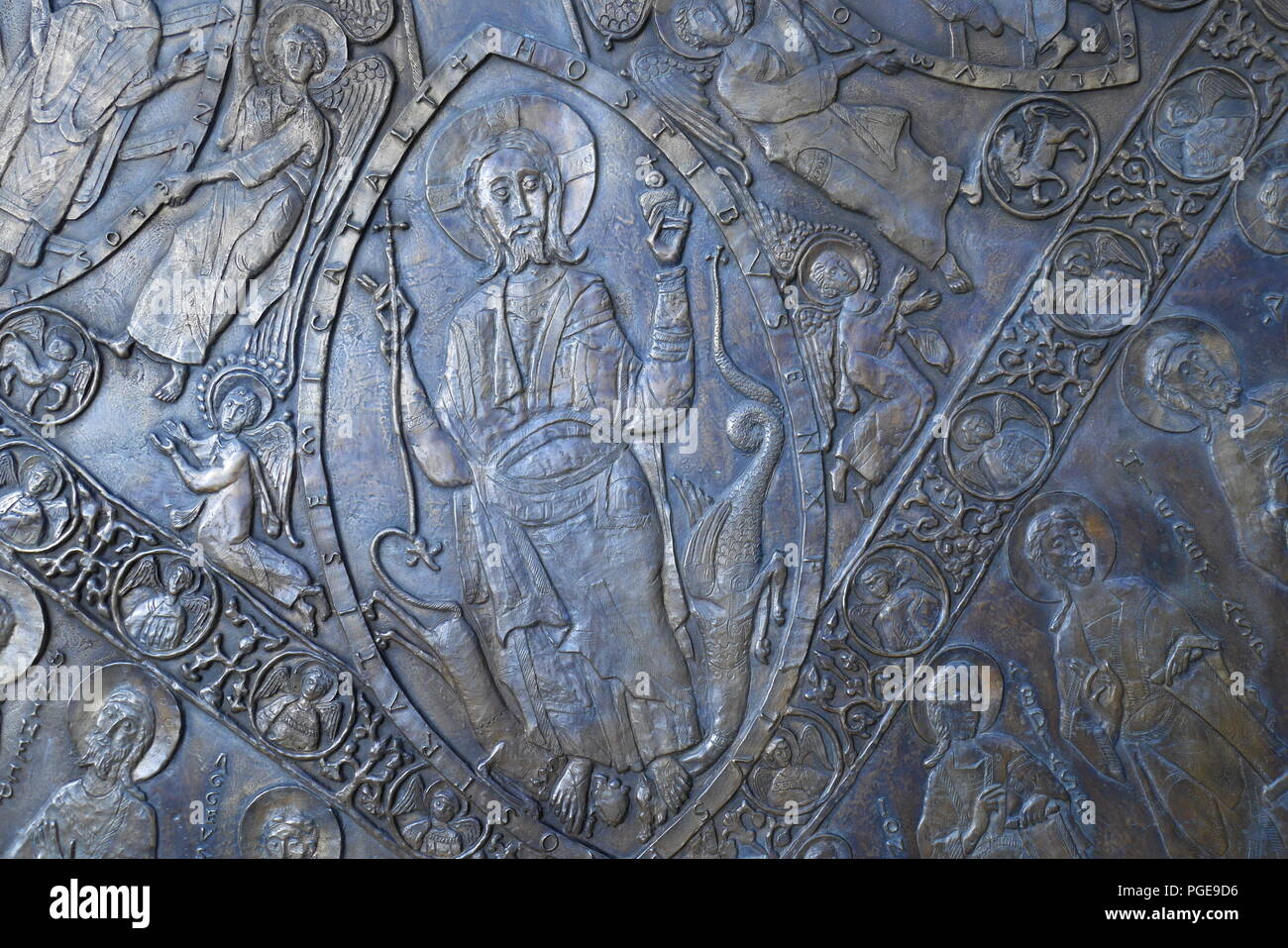 Copie de bronze du manteau du couronnement, détail, portés par les monarques hongrois à Coronation, Eglise St Mary Magdalene, quartier du château, Budapest, Hongrie Banque D'Images