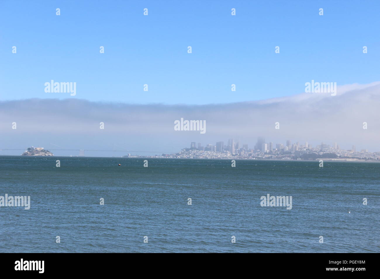 A foggy horizon de San Francisco, Californie, USA Banque D'Images