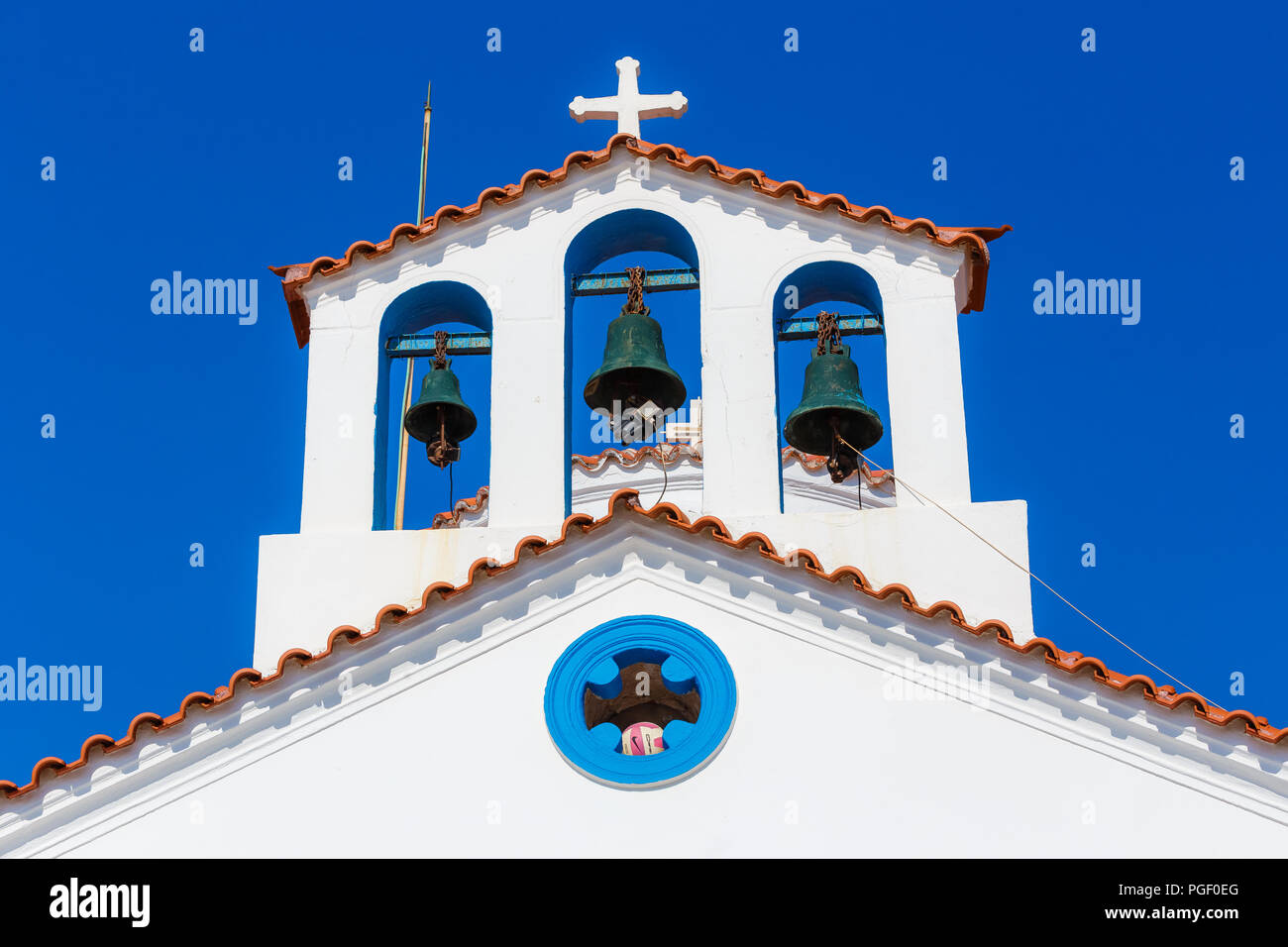 Agios Spyridon petite église blanche détails architecturaux sur la petite île de Elafonosos, Laconie, Grèce Banque D'Images
