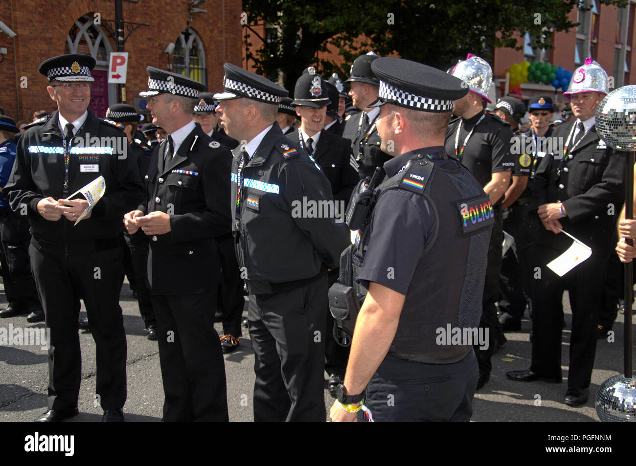 Médailles sur uniforme d'agent de police à la Manchester Pride Parade 2018 LGBT Banque D'Images