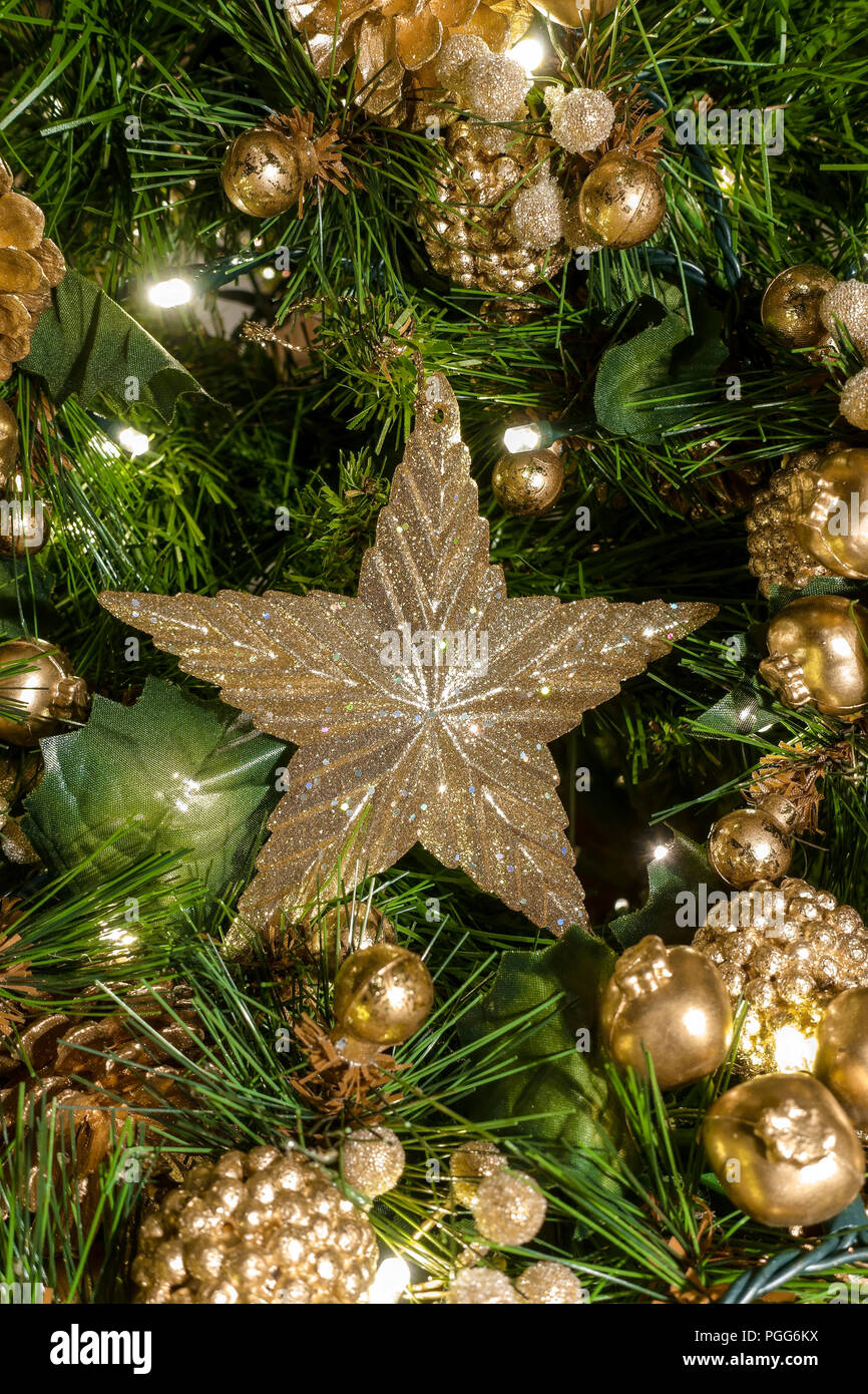 Golden Star, de décorations de noël. Temps de Noël fête atmosphère. Image de saison. Banque D'Images