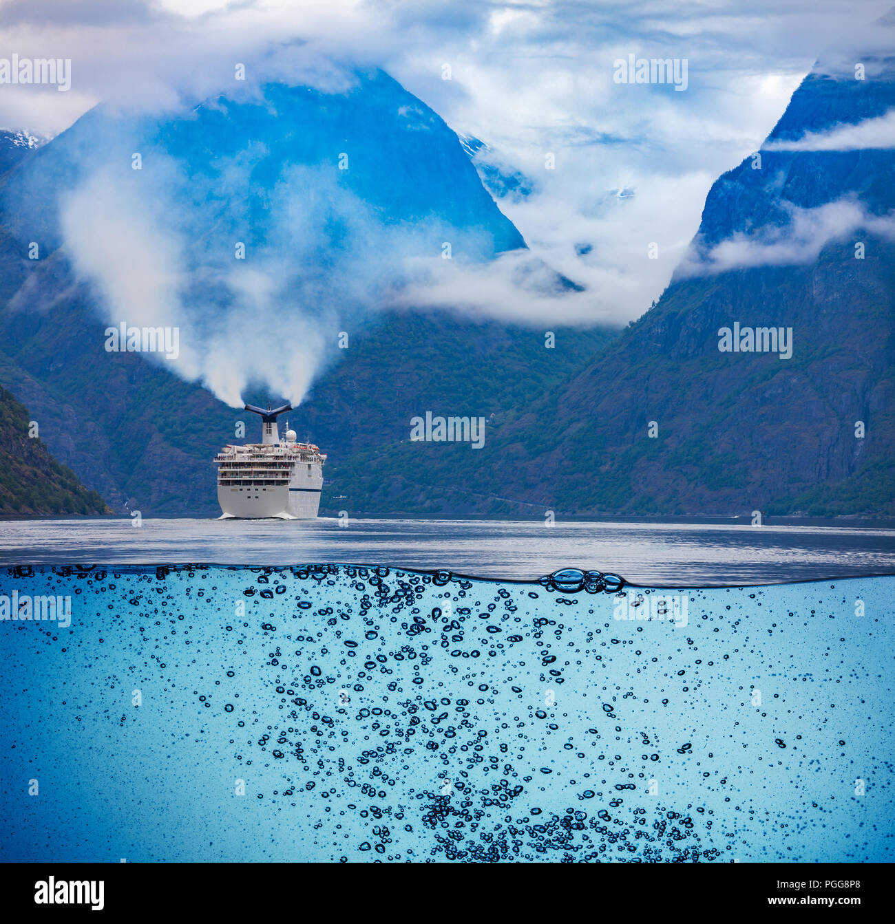 Bateau de croisière, croisière sur l'Hardanger fjorden, Norvège Banque D'Images