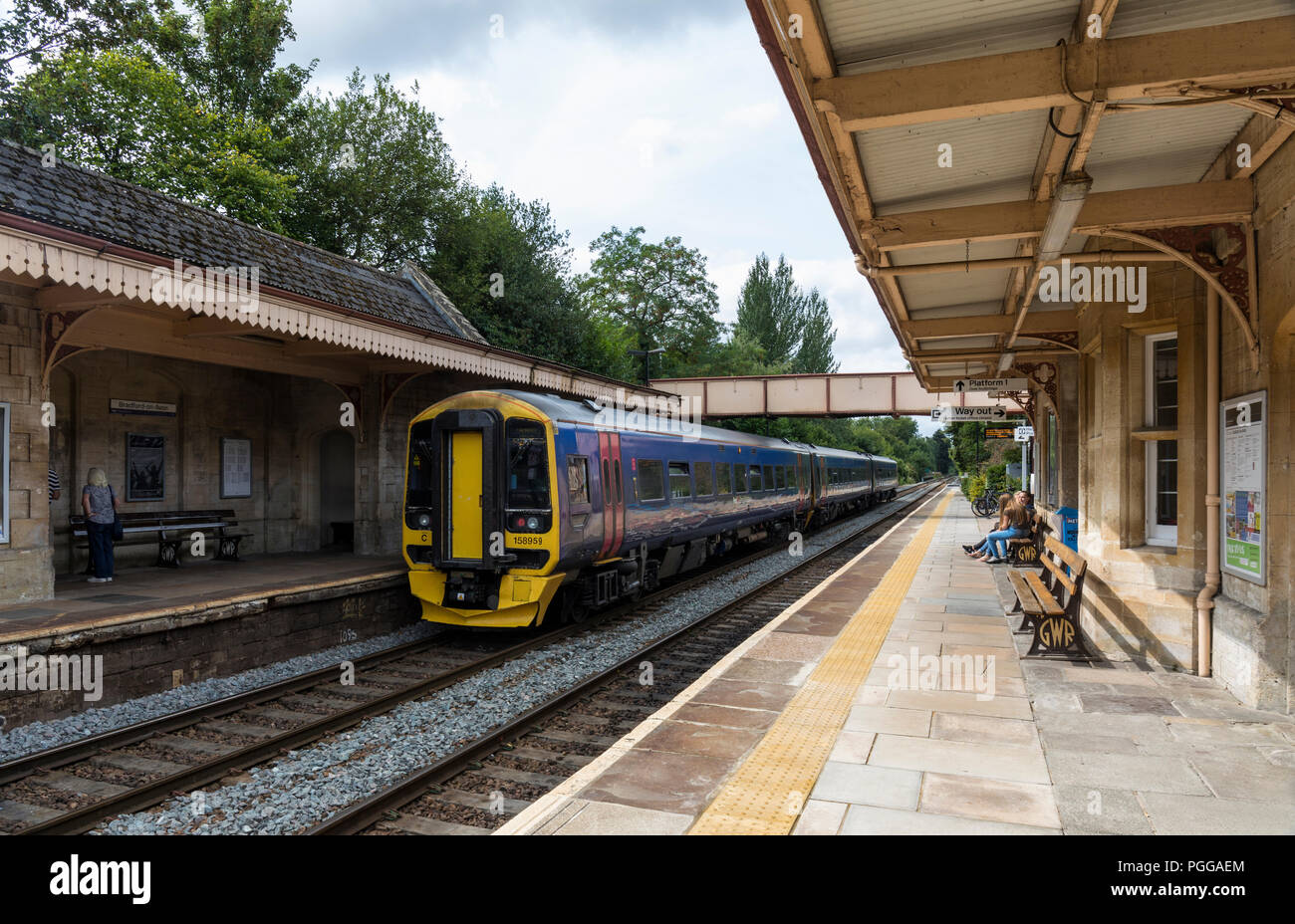 Le premier train Great Western est arrivé à la gare de Bradford on Avon, Wiltshire, Angleterre, Royaume-Uni Banque D'Images