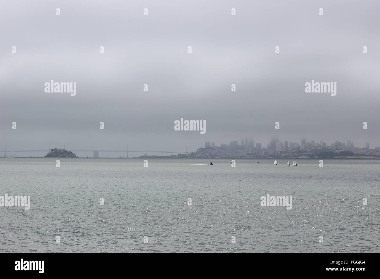 Foggy horizon de San Francisco, San Francisco, California, USA Banque D'Images