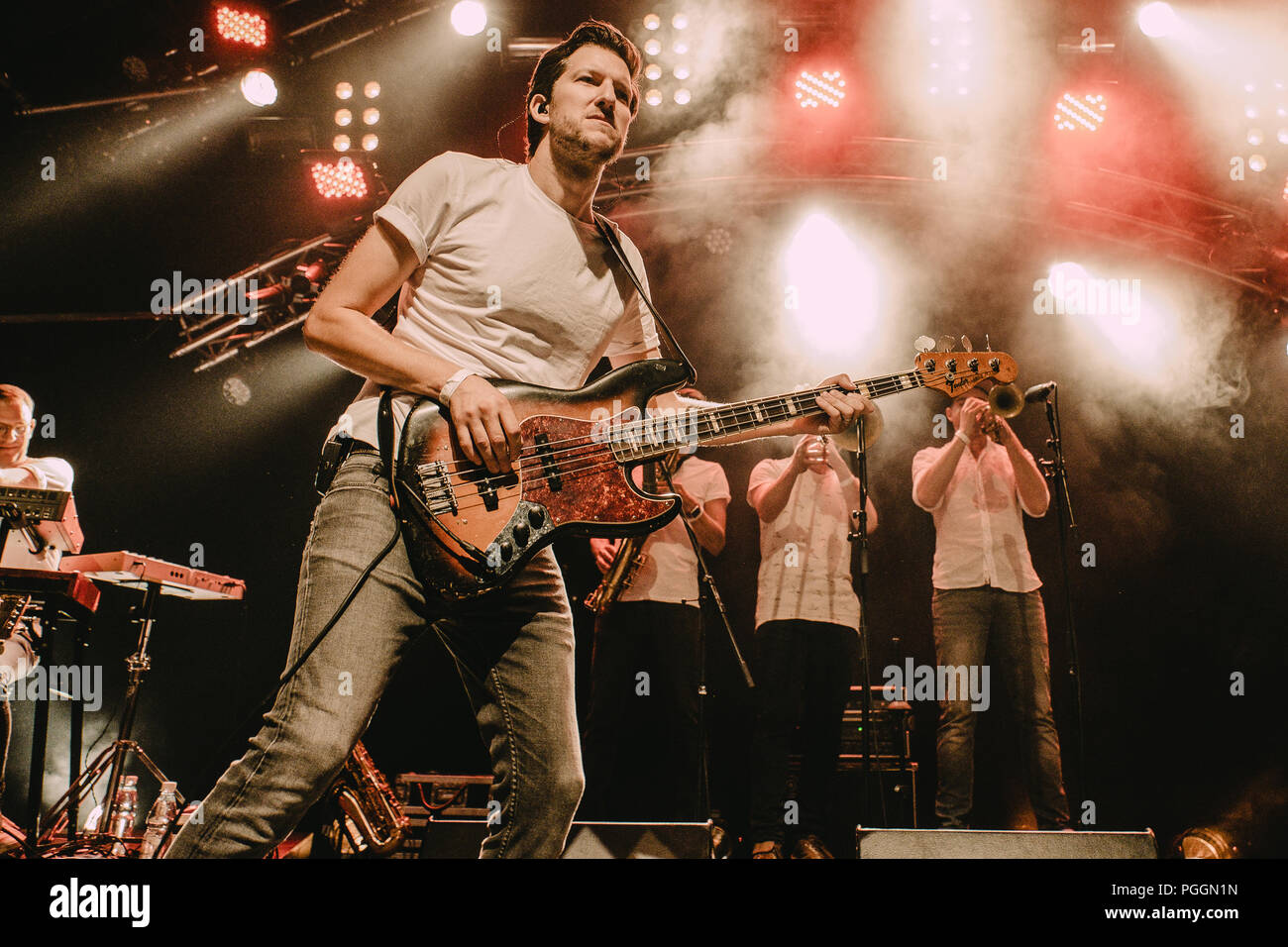 La Suisse, Saint-Gall - le 13 juillet 2018. Le groupe suisse Starch effectue un concert live au cours de la fête Suisse Kulturfestival Saint-gall en 2018. Ici Chanteur et bassiste Simon Winiger est vu sur scène. (Photo crédit : Gonzales Photo - Tilman Jentzsch). Banque D'Images