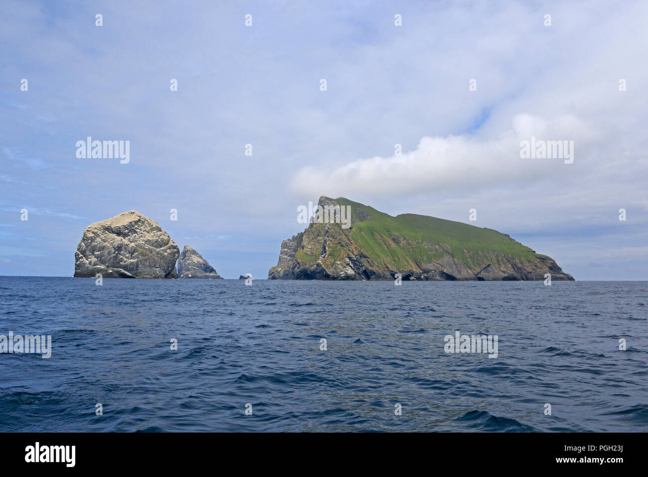 Vue sur la mer et Boreray Stacks de la mer au large de St Kilda Banque D'Images