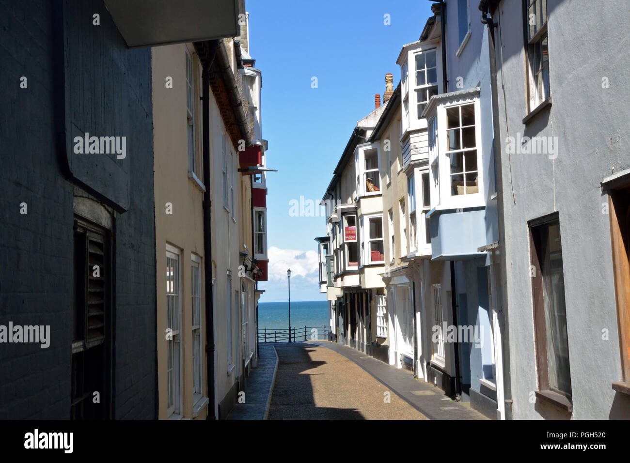 Fenêtres en baie étroite rue galore en jetée de Cromer, Norfolk, UK, Banque D'Images