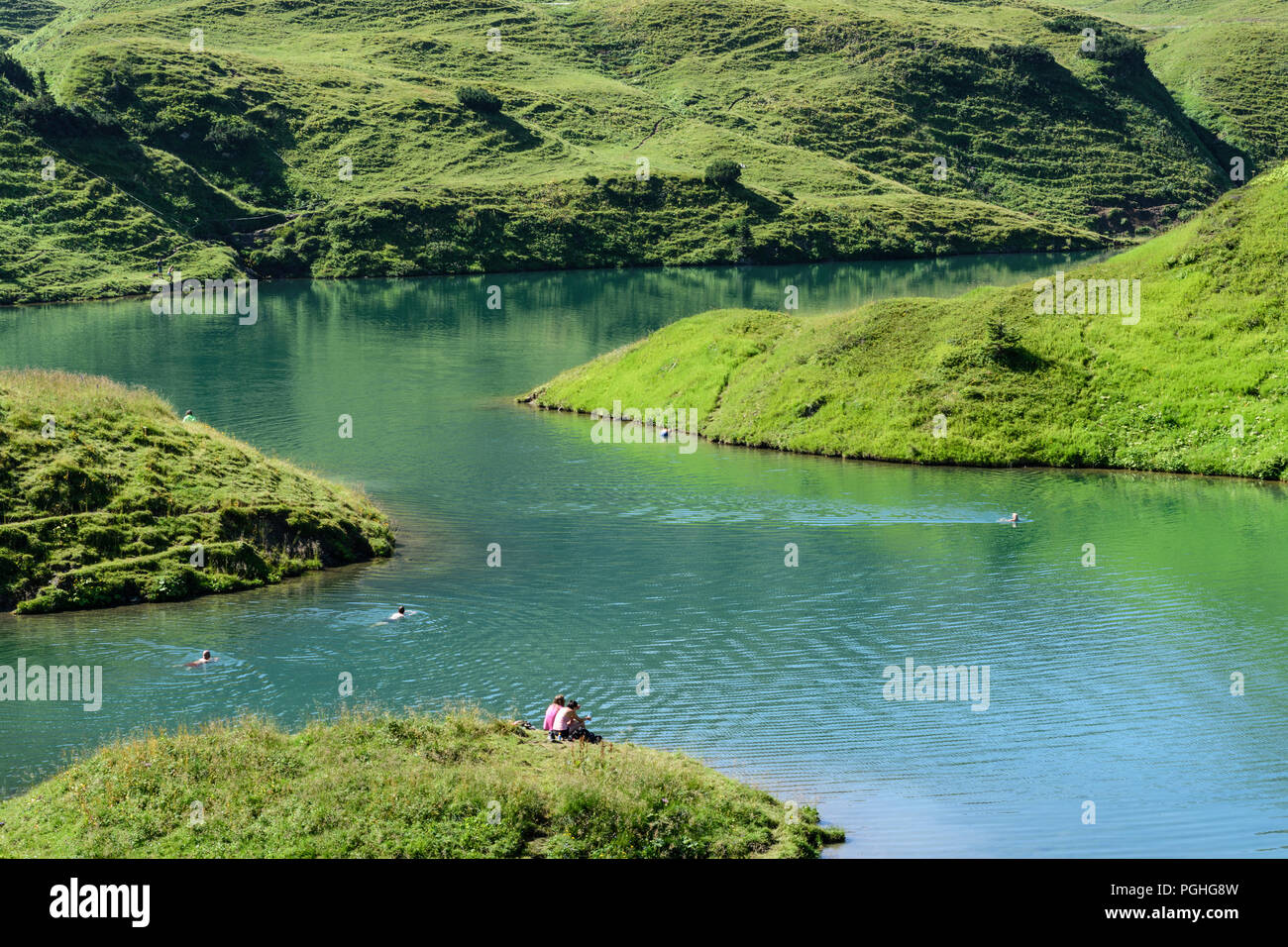 Schrecksee Allgäuer Alpen : lake, baigneur, nageur, sunbather, fleurs, ALP, Schwaben, Allgäu, souabe, Bayern, Bavière, Allemagne Banque D'Images