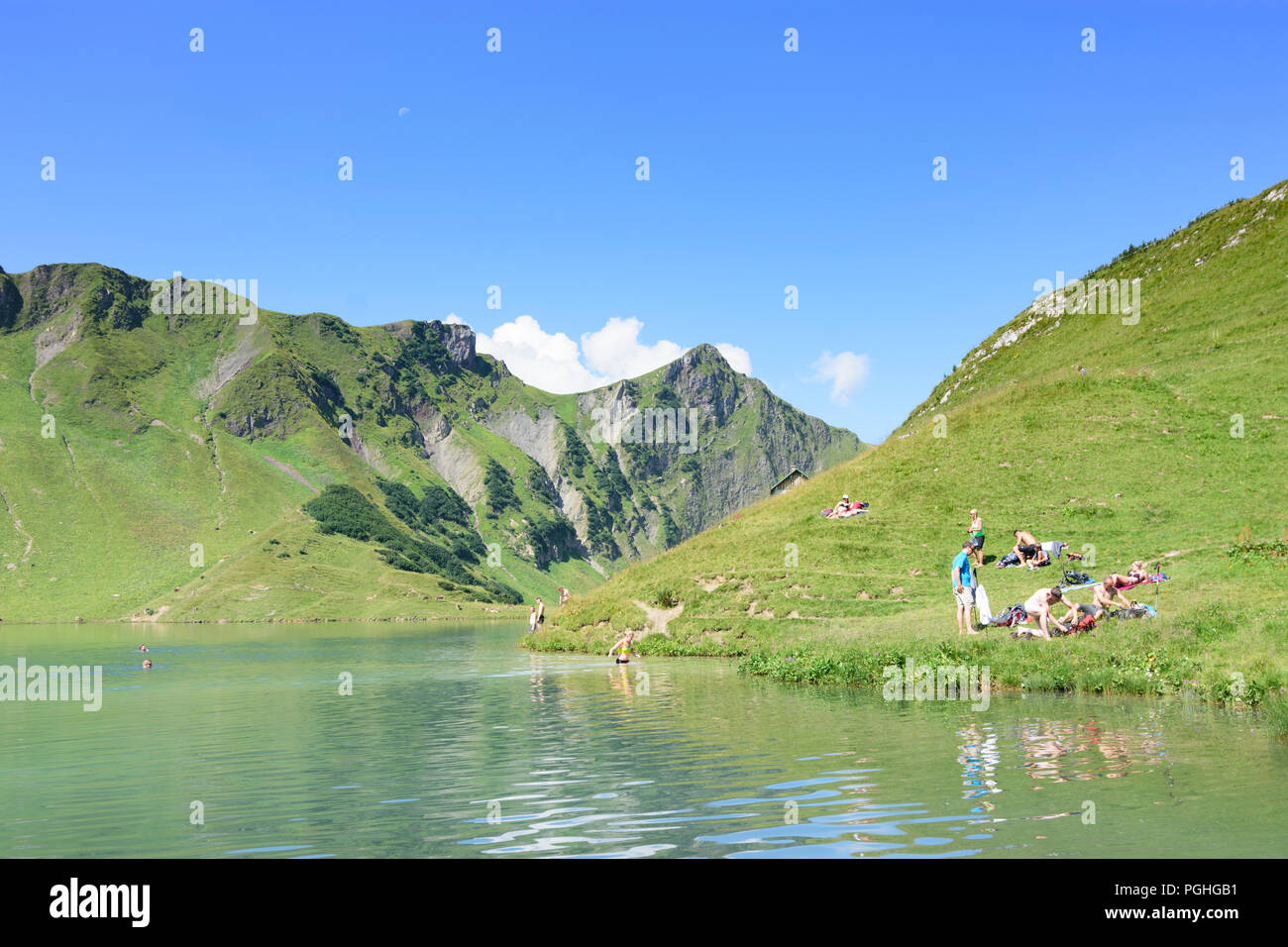 Schrecksee Allgäuer Alpen : lake, baigneur, nageur, sunbather, fleurs, ALP, Schwaben, Allgäu, souabe, Bayern, Bavière, Allemagne Banque D'Images