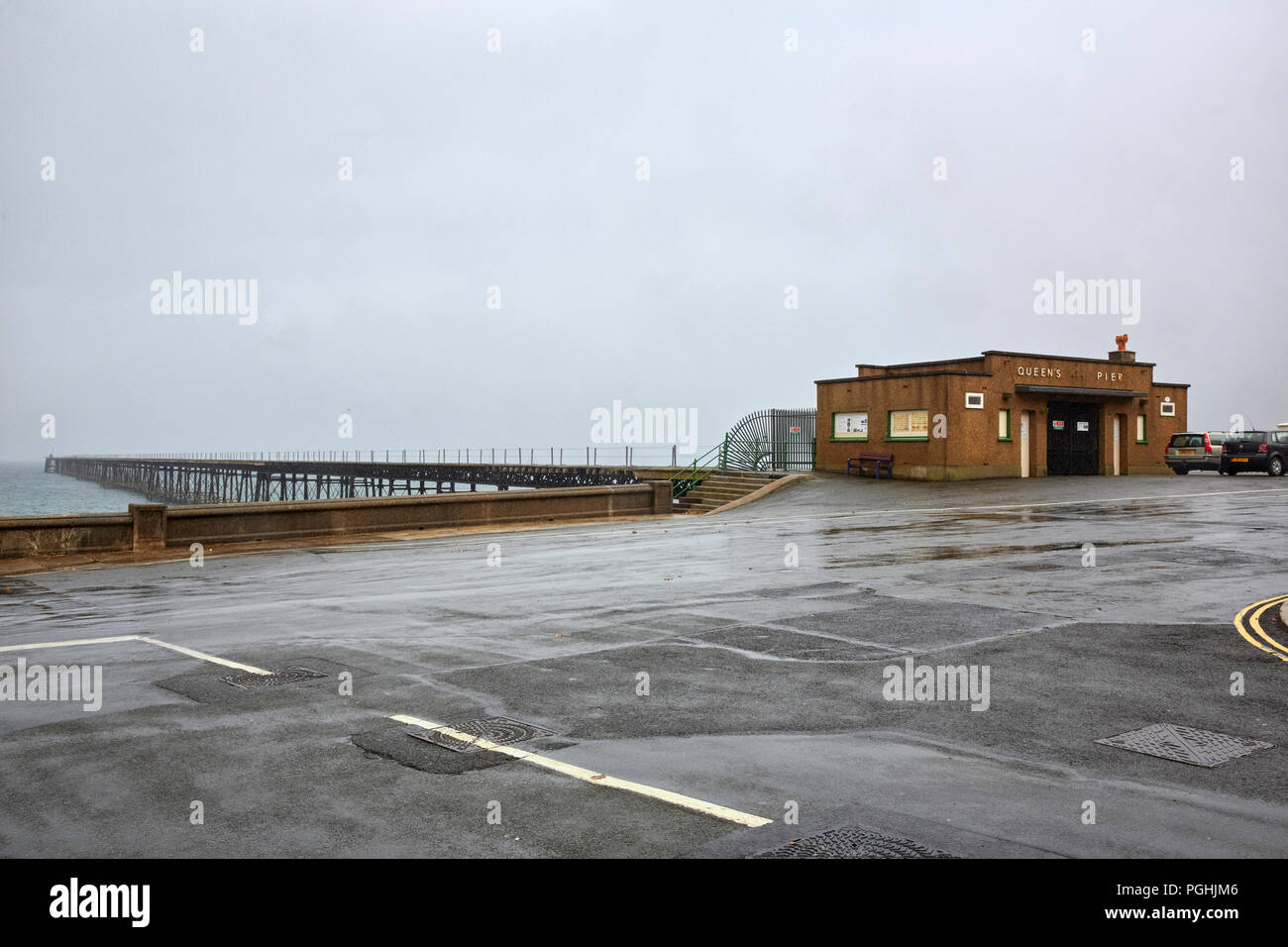 Qeen's Pier à Ramsey sur nuageux jour de pluie, l'île de Man Banque D'Images