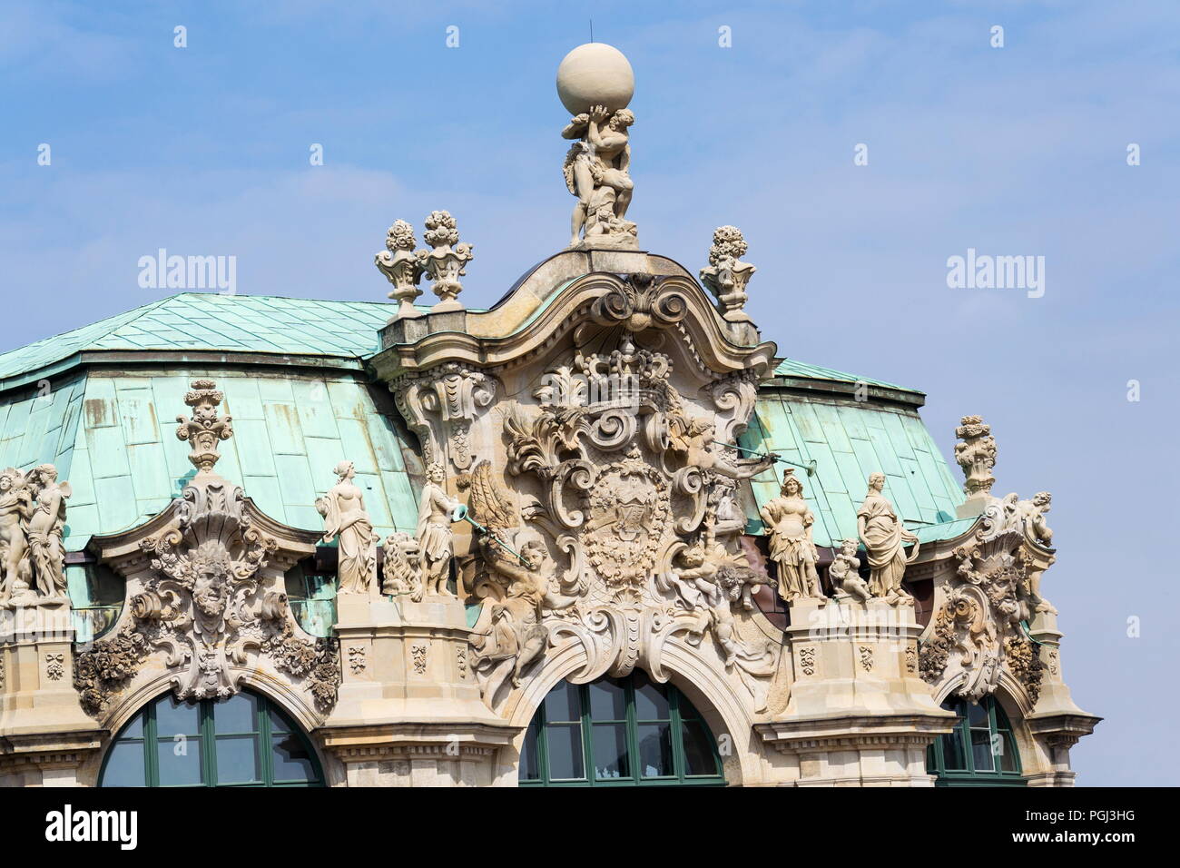 Dieu Atlas holding statue sur les épaules, sphère Wallpavillon, Zwinger, Dresden Banque D'Images