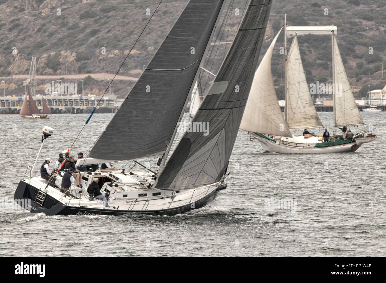Yachts dans une brise juste Banque D'Images