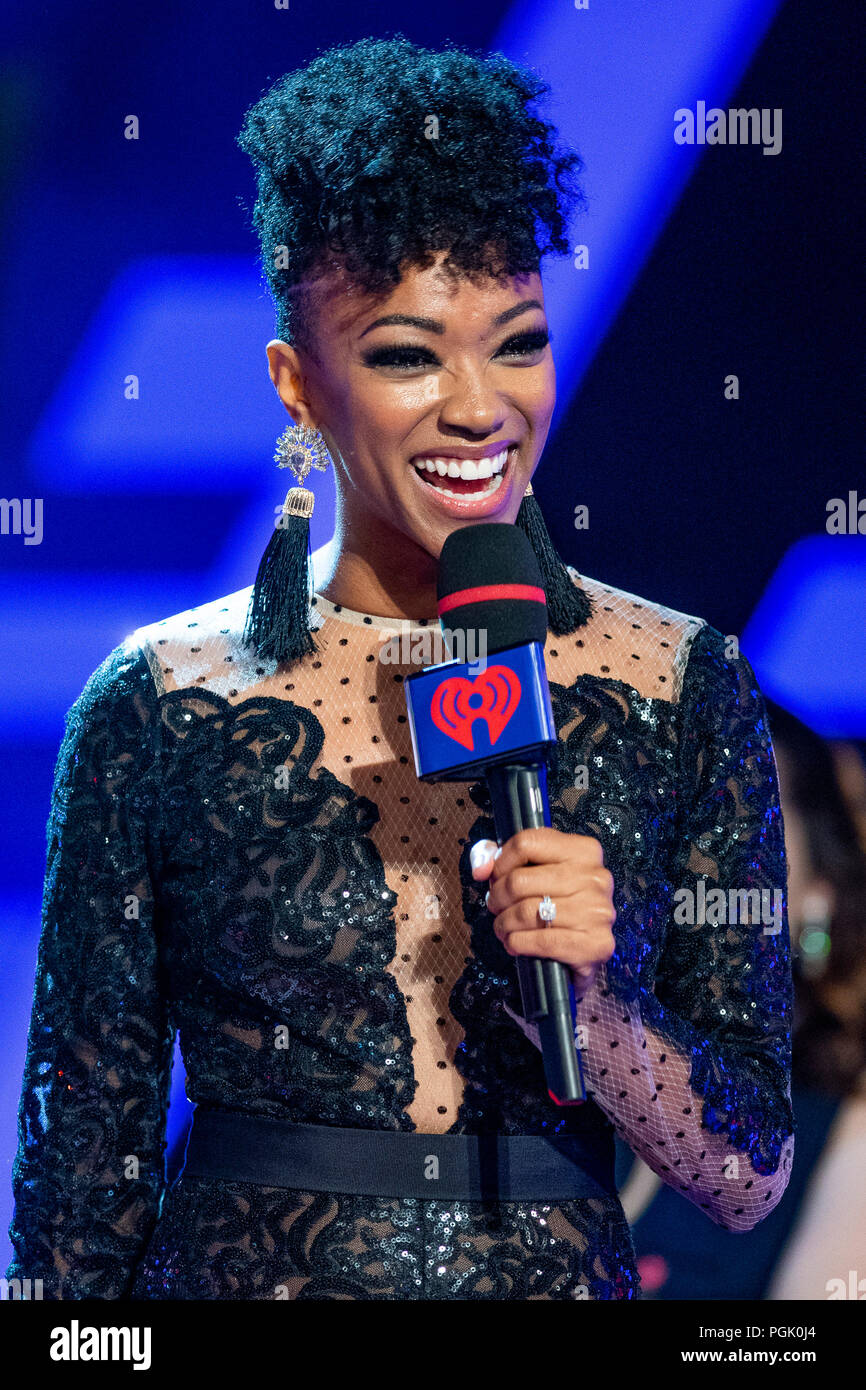 Toronto, Canada. 26 août 2018. Sonequa Martin-Green joue sur la scène au cours de la 2018 MuchMusic Video Awards Show iHeartRadio à MuchMusic HQ sur la rue Queen, à Toronto. Nicole Wilson/L2M/EXimages Banque D'Images