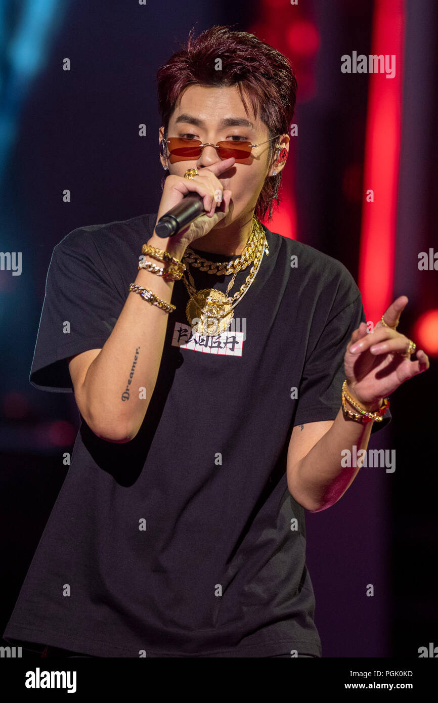 Toronto, Canada. 26 août 2018. Kris Wu joue sur la scène au cours de la 2018 MuchMusic Video Awards Show iHeartRadio à MuchMusic HQ sur la rue Queen, à Toronto. Nicole Wilson/L2M/EXimages Banque D'Images