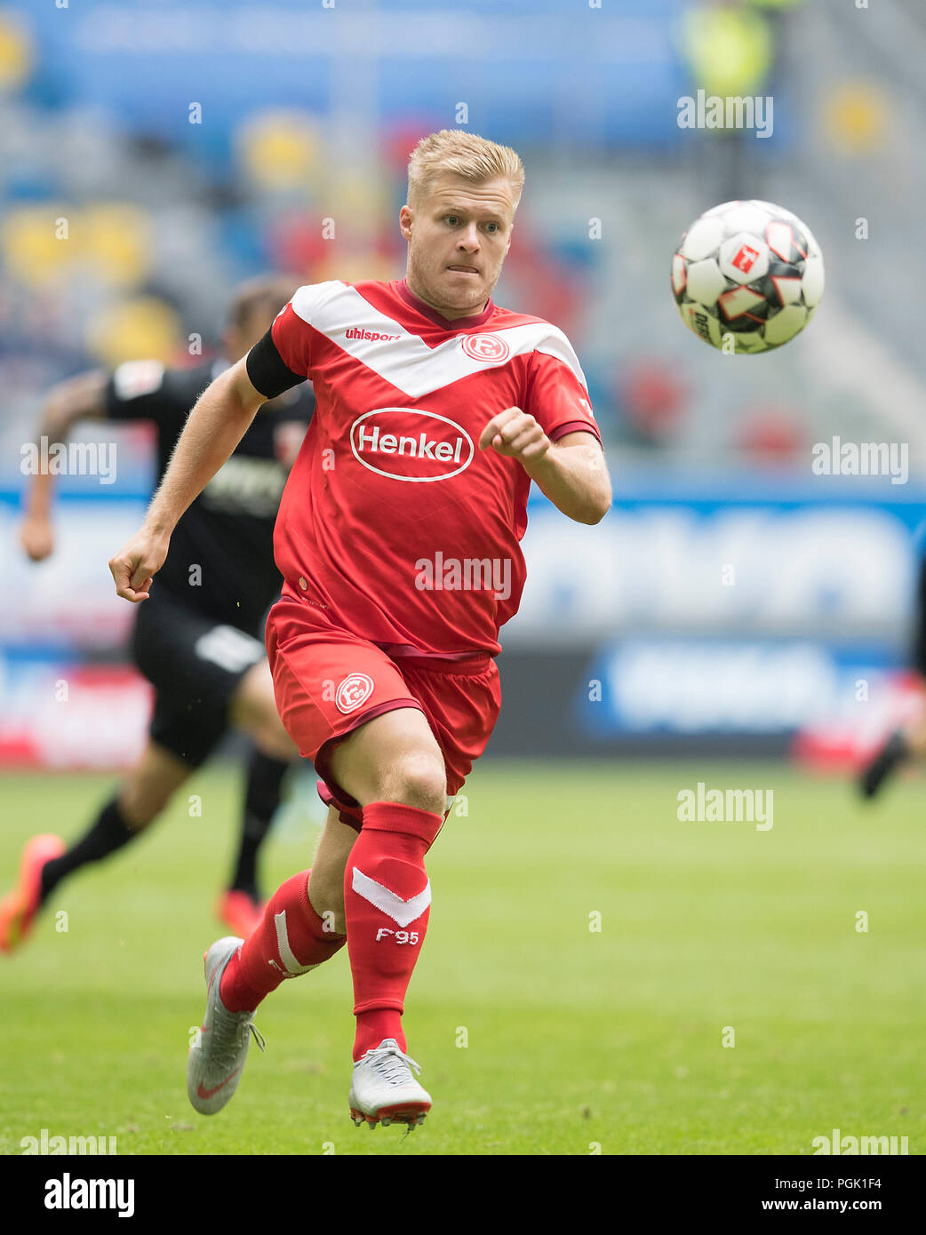 Jean PRIX (D) L'action. Soccer 1.Bundesliga, 1.journée, Fortuna Dusseldorf (D) - FC Augsburg (A) 1 : 2, le 25/08/2018 à Düsseldorf/Allemagne. # #  DFL règlement interdit toute utilisation des photographies comme des séquences d'images et/ou quasi-vidéo # #  | conditions dans le monde entier Banque D'Images
