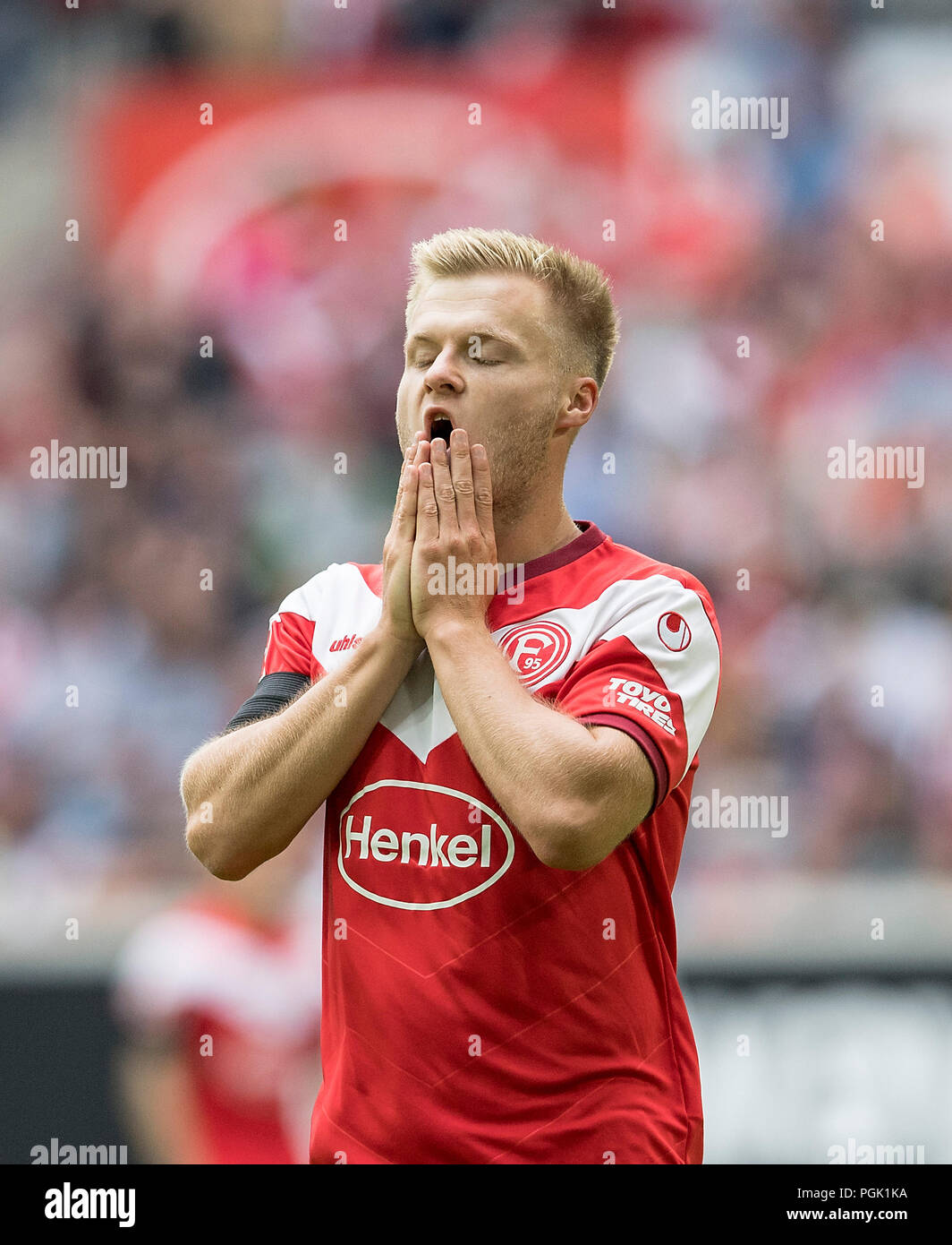 Jean PRIX (D) frustré après un raté goalchance, le geste, le geste. Soccer 1.Bundesliga, 1.journée, Fortuna Dusseldorf (D) - FC Augsburg (A) 1 : 2, le 25/08/2018 à Düsseldorf / Allemagne. # #  DFL règlement interdit toute utilisation des photographies comme des séquences d'images et / ou quasi-vidéo # #  | conditions dans le monde entier Banque D'Images