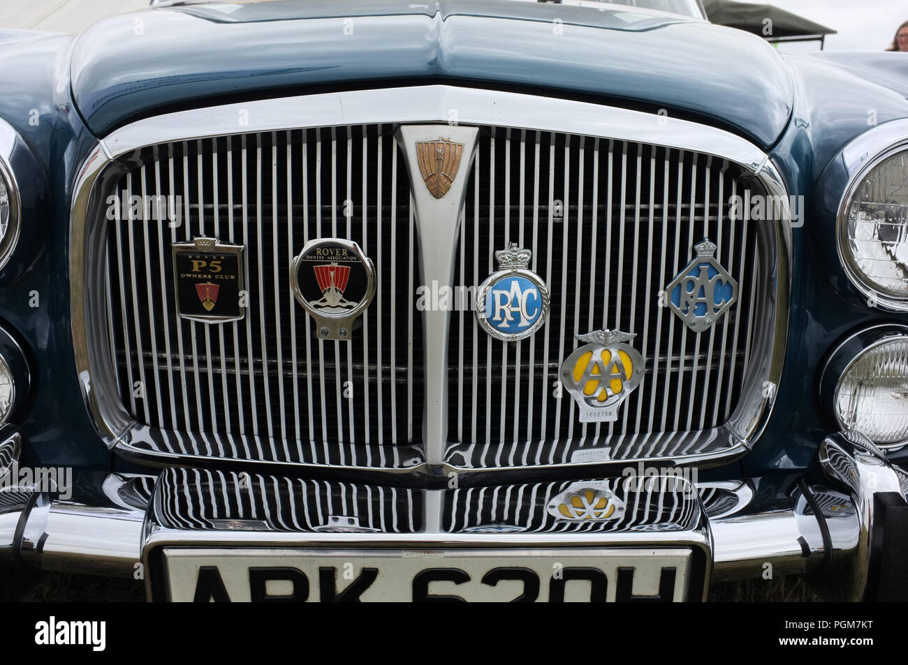 Un gros plan d'une image 1970 Rover P5B Coupé calandre avec badges. 2018 Banque D'Images