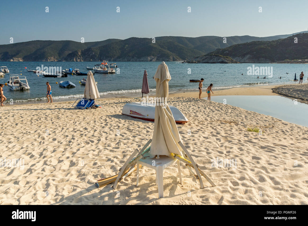 La Chalcidique, Macédoine Centrale, Grèce - 25 août 2014 : Seascape de Kalamitsi beach à péninsule Sithonia, Halkidiki, Macédoine Centrale, Grèce Banque D'Images