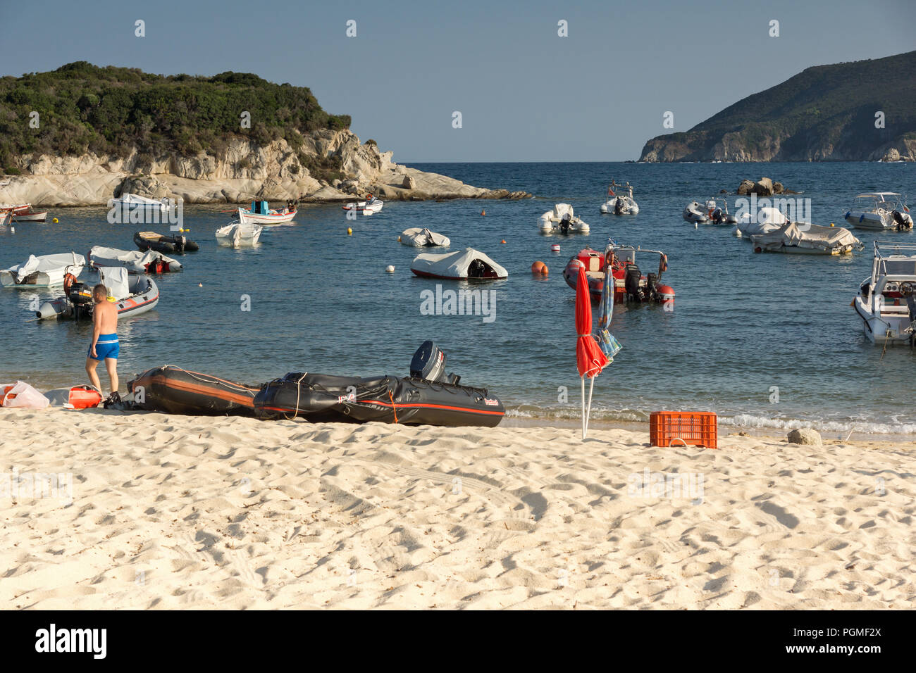 La Chalcidique, Macédoine Centrale, Grèce - 25 août 2014 : Seascape de Kalamitsi beach à péninsule Sithonia, Halkidiki, Macédoine Centrale, Grèce Banque D'Images