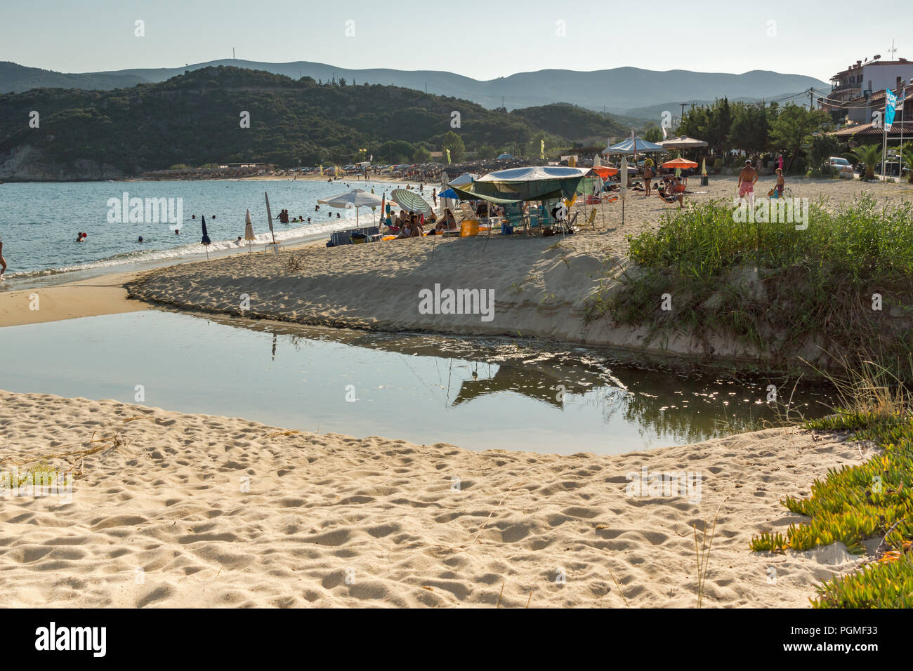 La Chalcidique, Macédoine Centrale, Grèce - 25 août 2014 : Seascape de Kalamitsi beach à péninsule Sithonia, Halkidiki, Macédoine Centrale, Grèce Banque D'Images