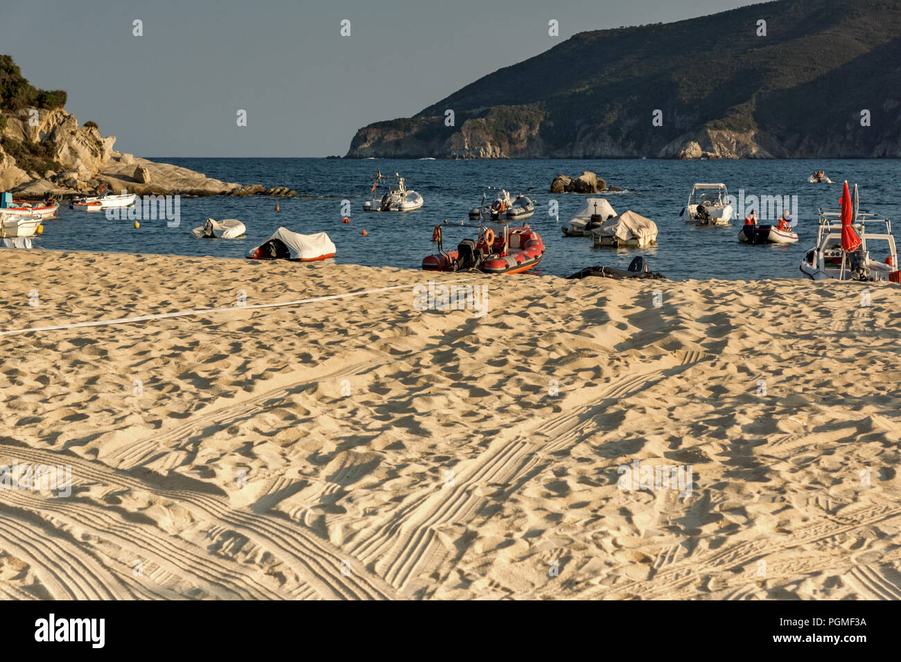 La Chalcidique, Macédoine Centrale, Grèce - 25 août 2014 : Seascape de Kalamitsi beach à péninsule Sithonia, Halkidiki, Macédoine Centrale, Grèce Banque D'Images