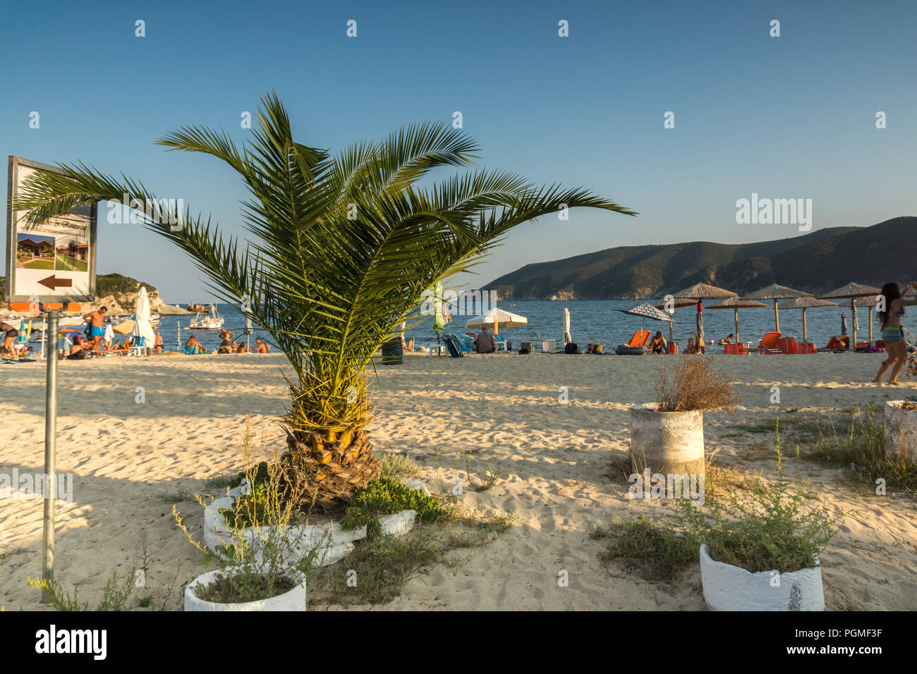 La Chalcidique, Macédoine Centrale, Grèce - 25 août 2014 : Seascape de Kalamitsi beach à péninsule Sithonia, Halkidiki, Macédoine Centrale, Grèce Banque D'Images