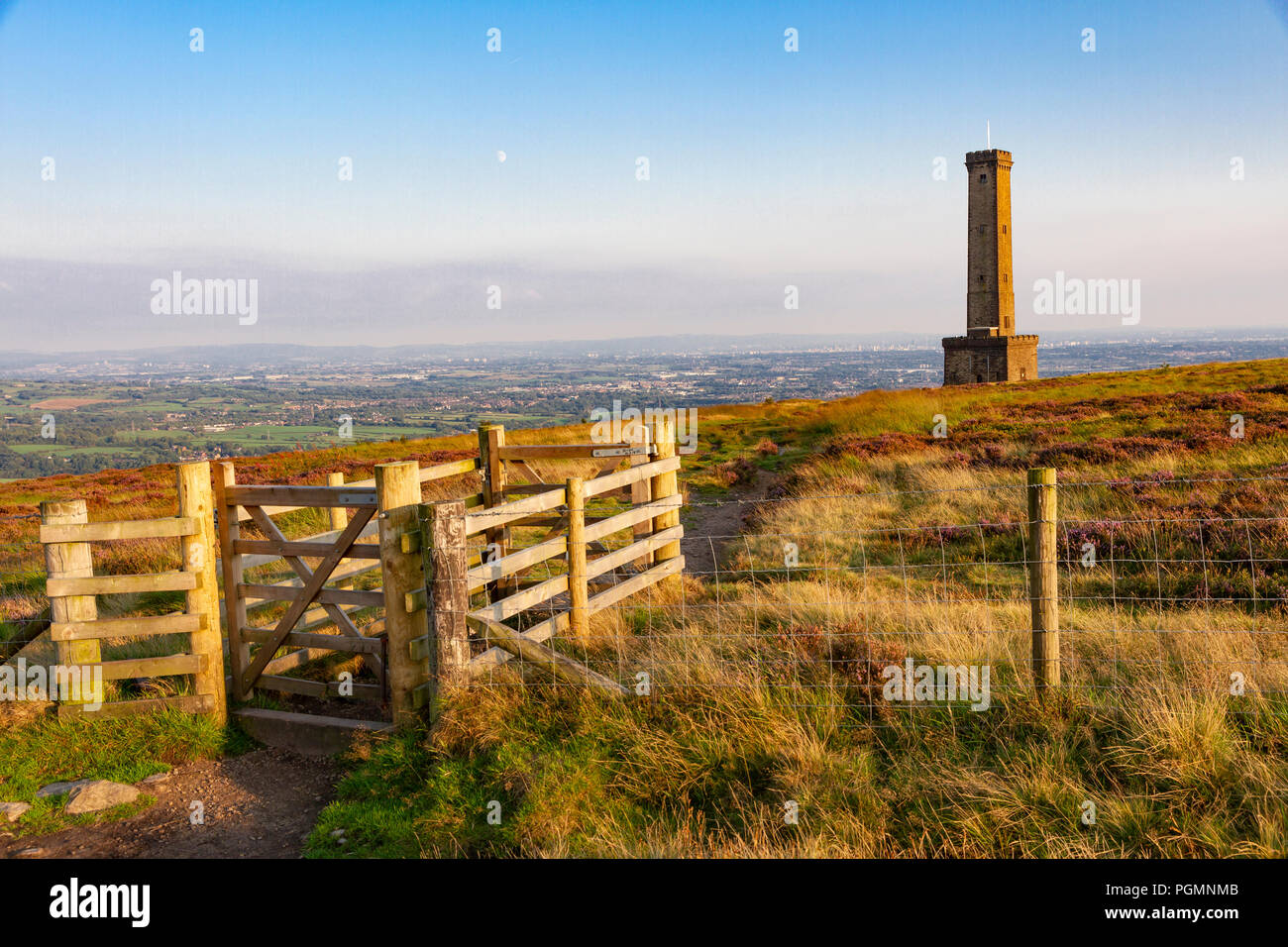 Peel Memorial Tower sur Holcombe Hill, Ramsbottom, Lancashire, Angleterre. Banque D'Images
