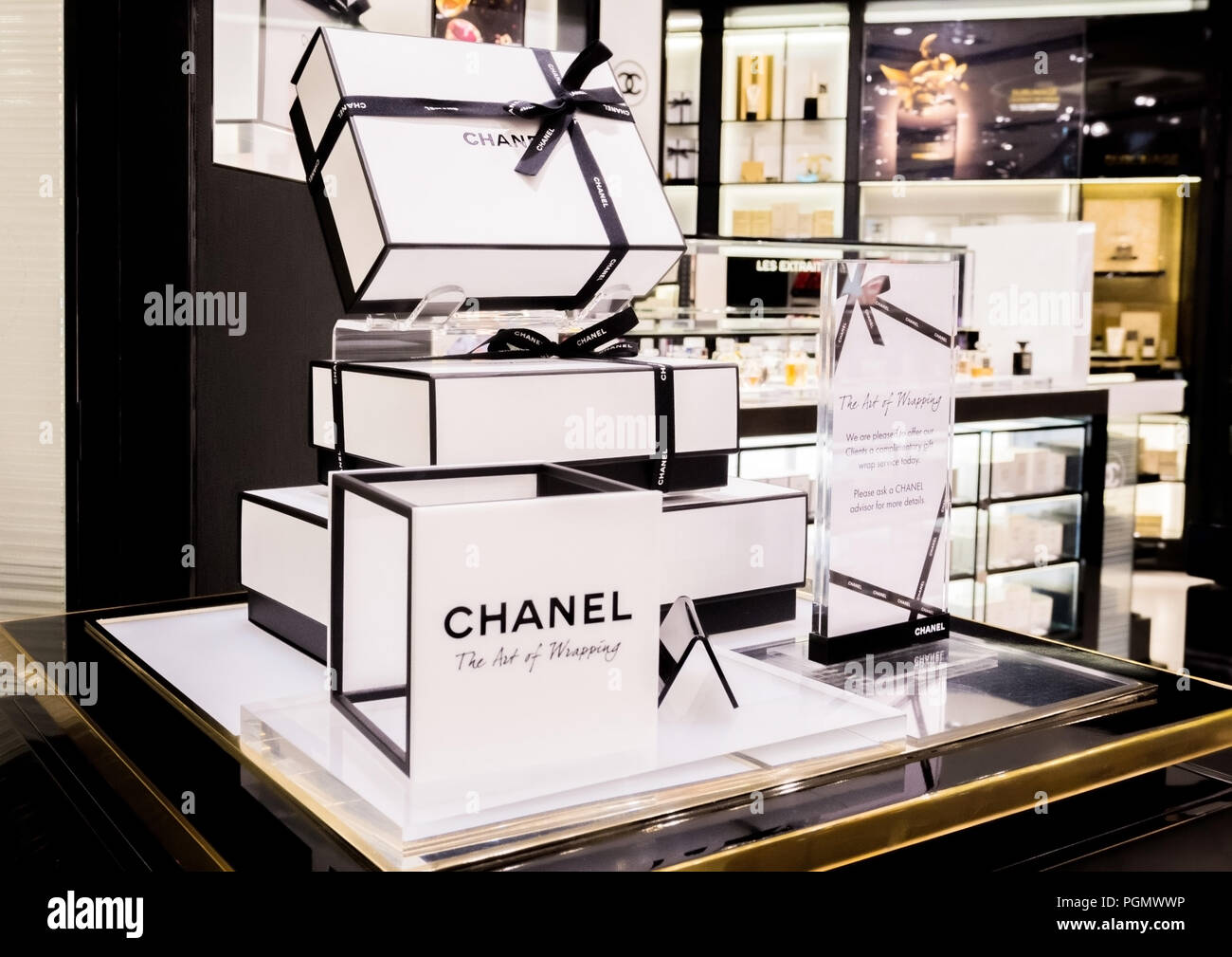 Londres, - 31 août 2018 : Chanel parfum et cosmétiques de luxe maquillage collection dans un Boutique élégant Photo - Alamy