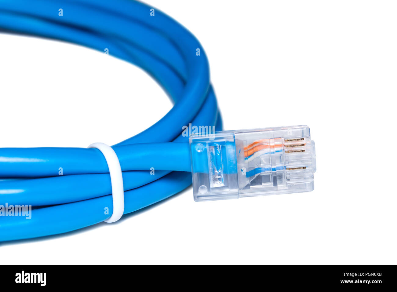 Câble réseau LAN avec adsl-connecteur. Ligne Ethernet isolé sur fond blanc  Photo Stock - Alamy