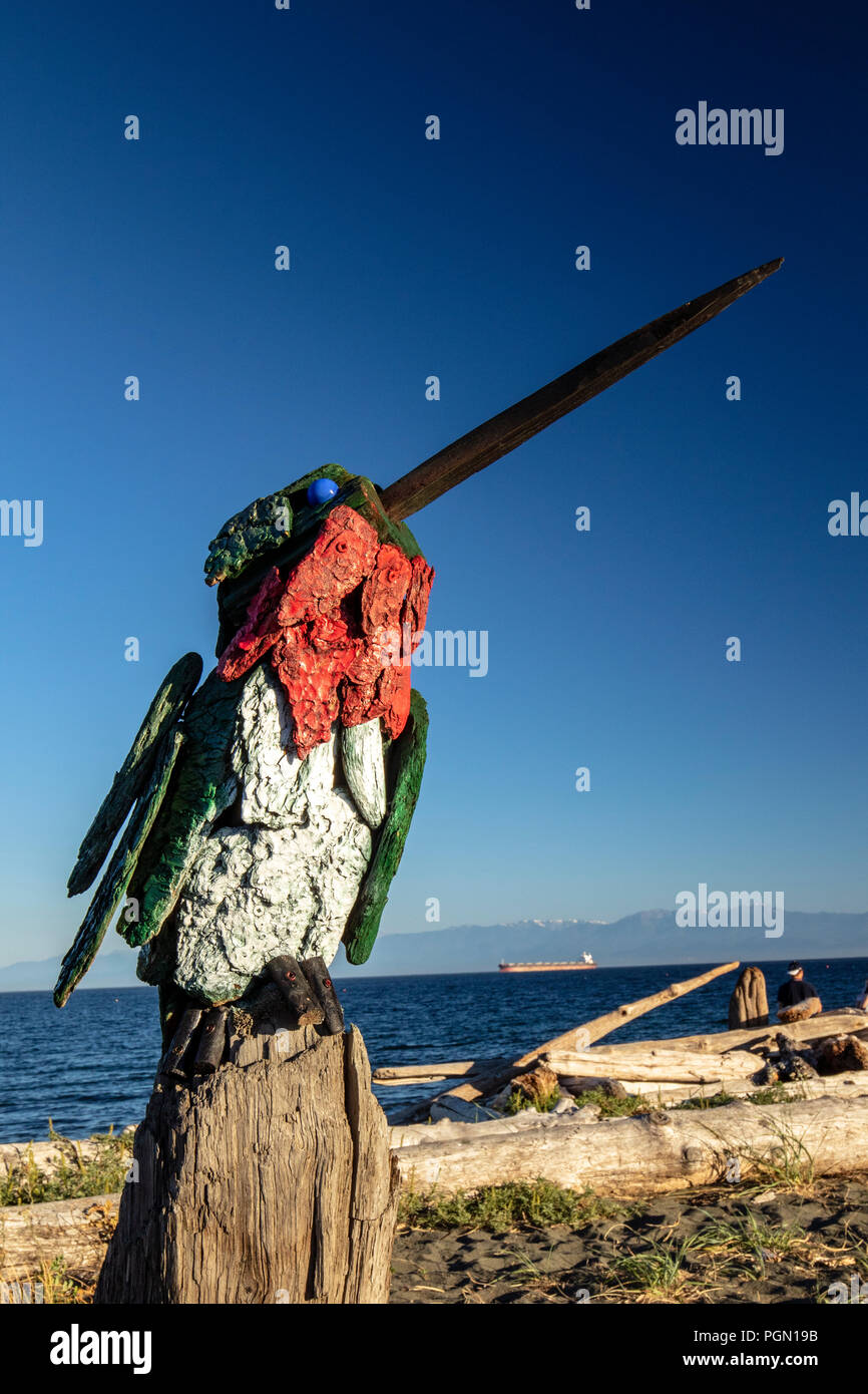 Anna's Hummingbird - Driftwood Art par Paul Lewis - La lagune Esquimalt, Victoria, île de Vancouver, Colombie-Britannique, Canada Banque D'Images