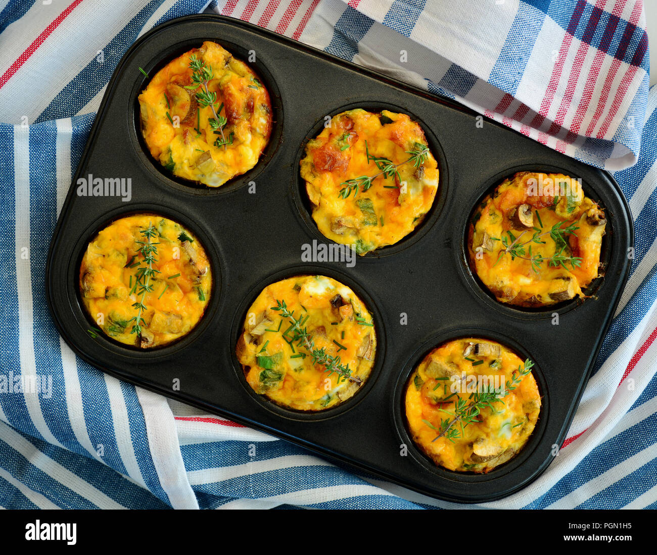 Petit-déjeuner omelette Denver muffins frais généraux de format horizontal Banque D'Images