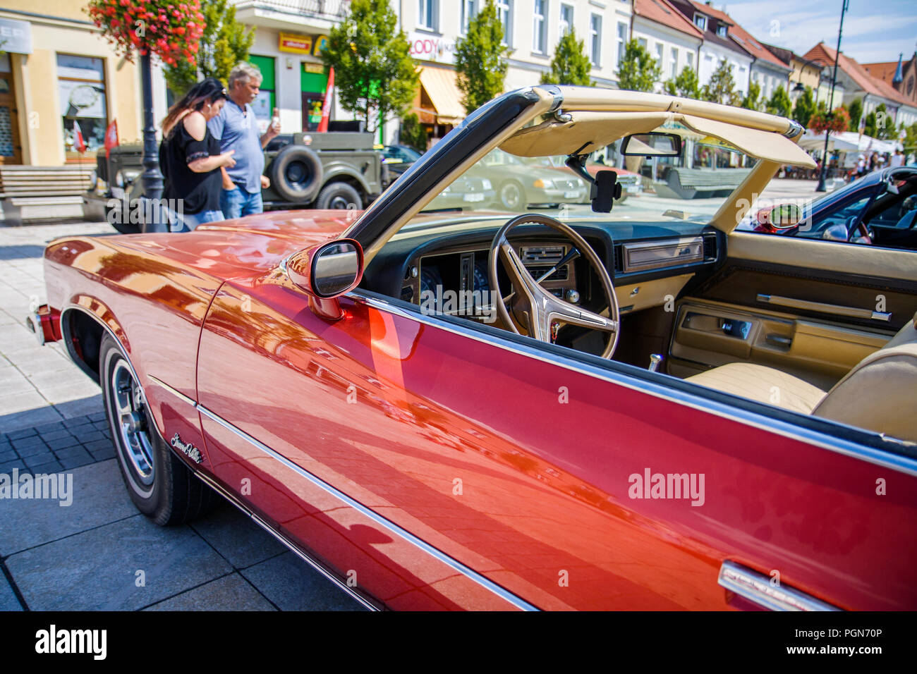 Pontiac Grand Ville Rouge convertible. Banque D'Images