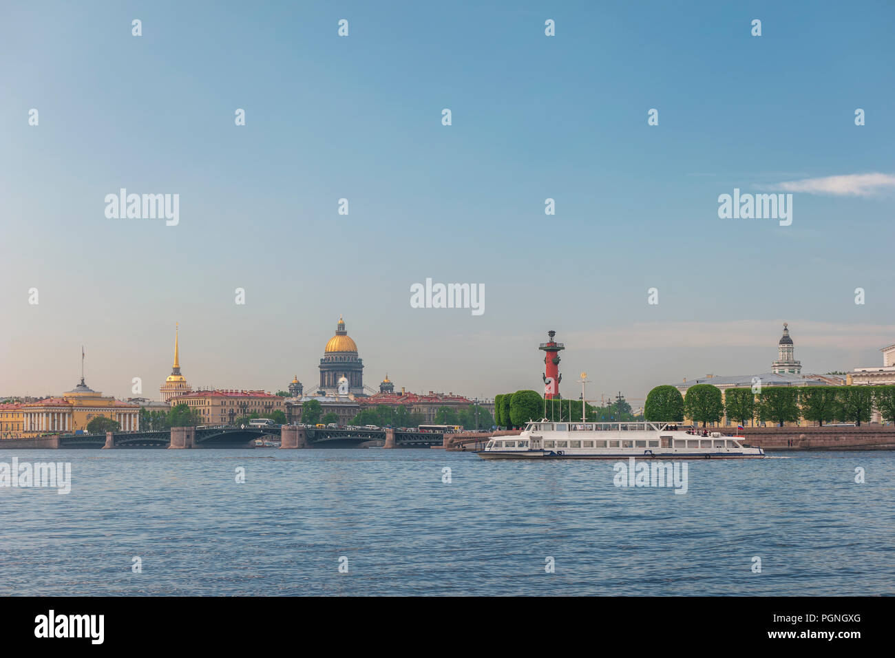 Saint Petersburg city skyline at la colonne rostrale, Saint Petersburg, Russie Banque D'Images