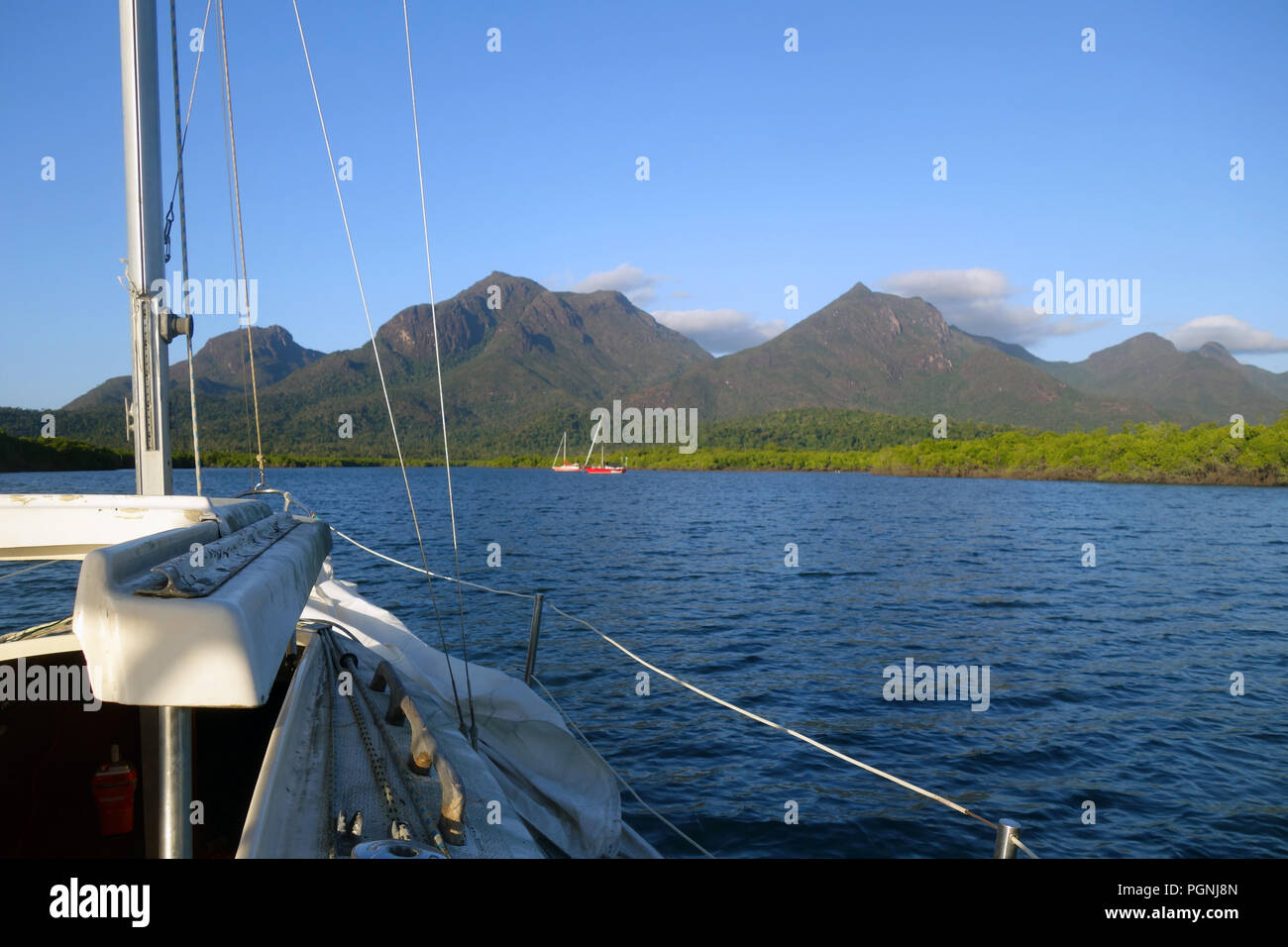 Location arrivant à Anchorage de mangroves, Hinchinbrook Island National Park, Queensland, Australie. Pas de PR Banque D'Images