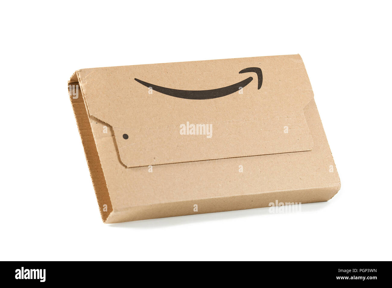 Amazon parcelle avec le logo sur fond blanc Banque D'Images