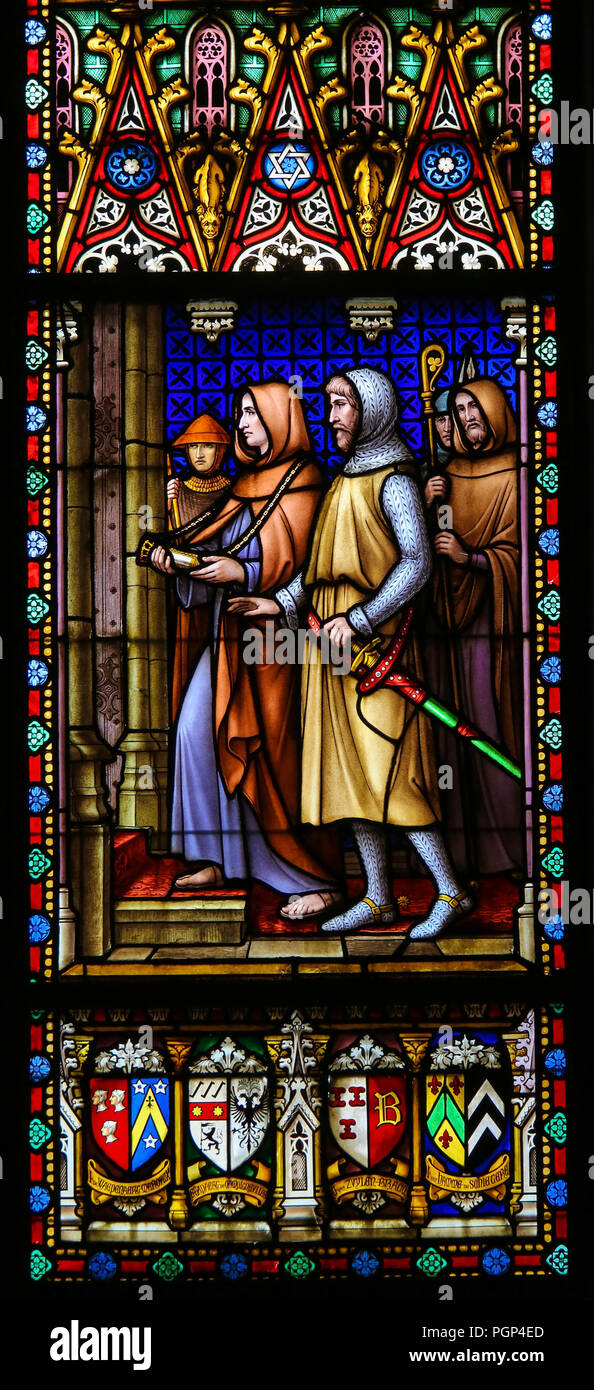 Vitrail dans la basilique du Saint-sang à Bruges, Belgique, représentant la relique du saint sang ramené de Terre Sainte par Crusader Thier Banque D'Images