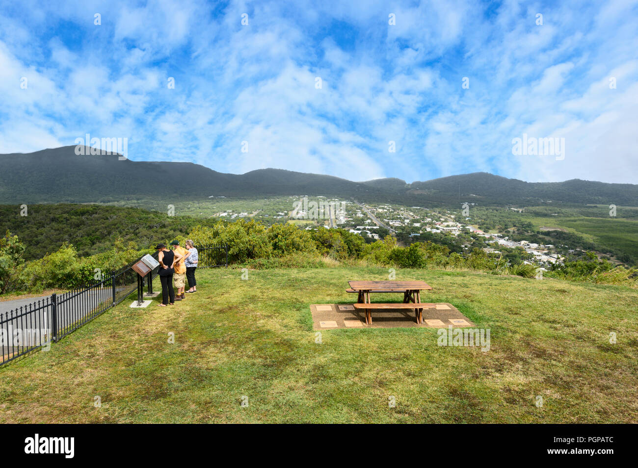 Vue sur Cooktown de Grasshill Lookout, Far North Queensland, Queensland, Australie, FNQ Banque D'Images